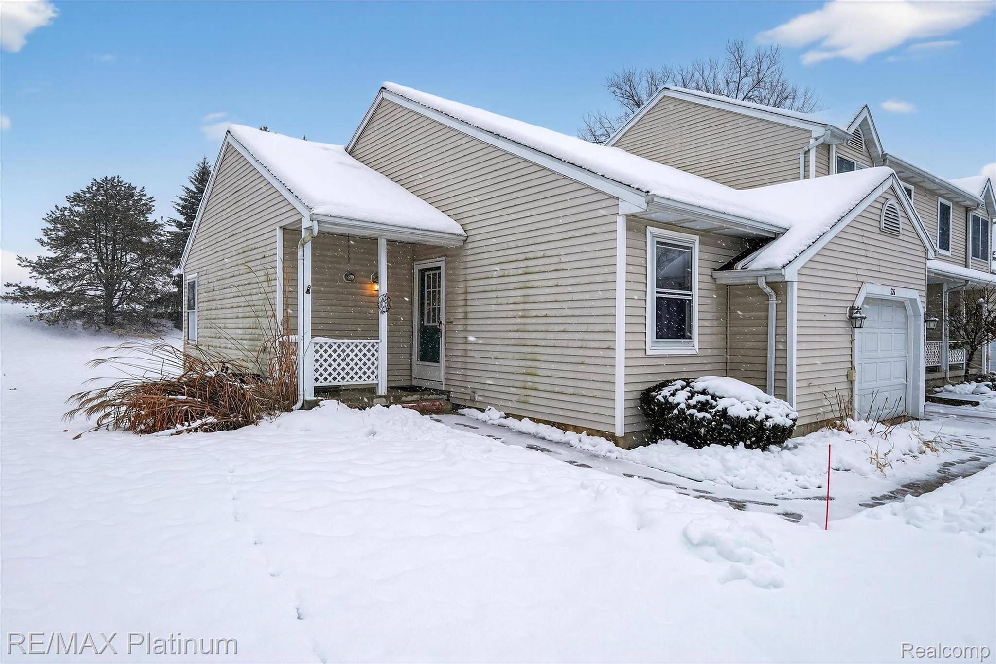 Fenton, MI 48430,226 Meadow Pointe DR