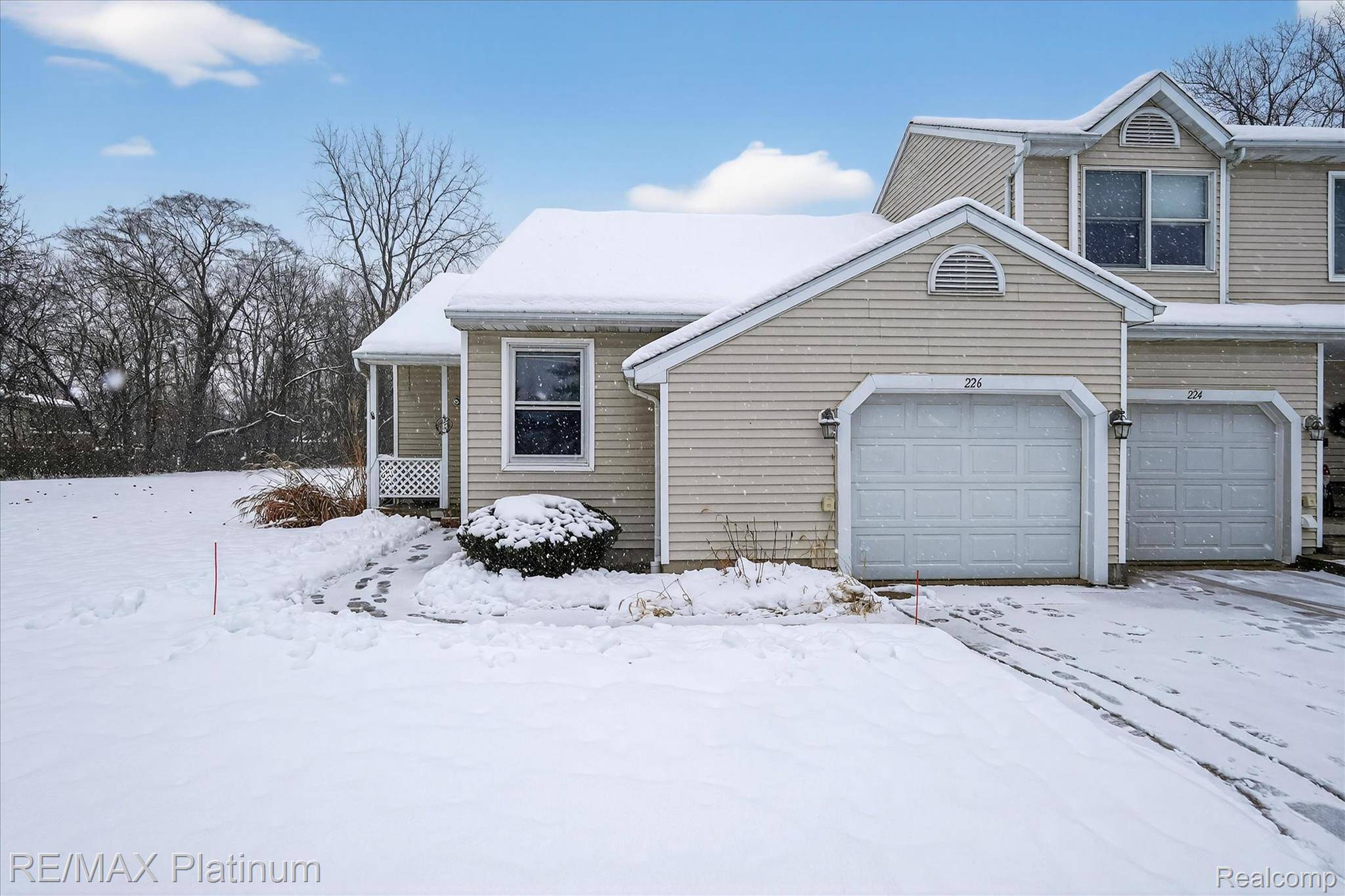 Fenton, MI 48430,226 Meadow Pointe DR