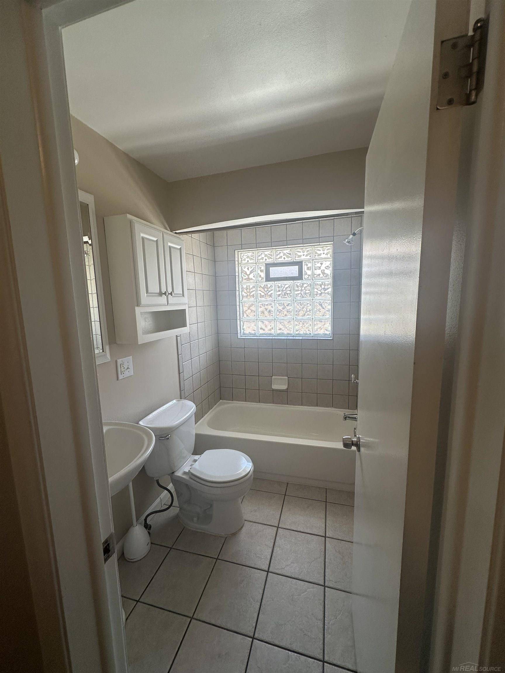 Saint Clair Shores, MI 48080,24720 Culver ST