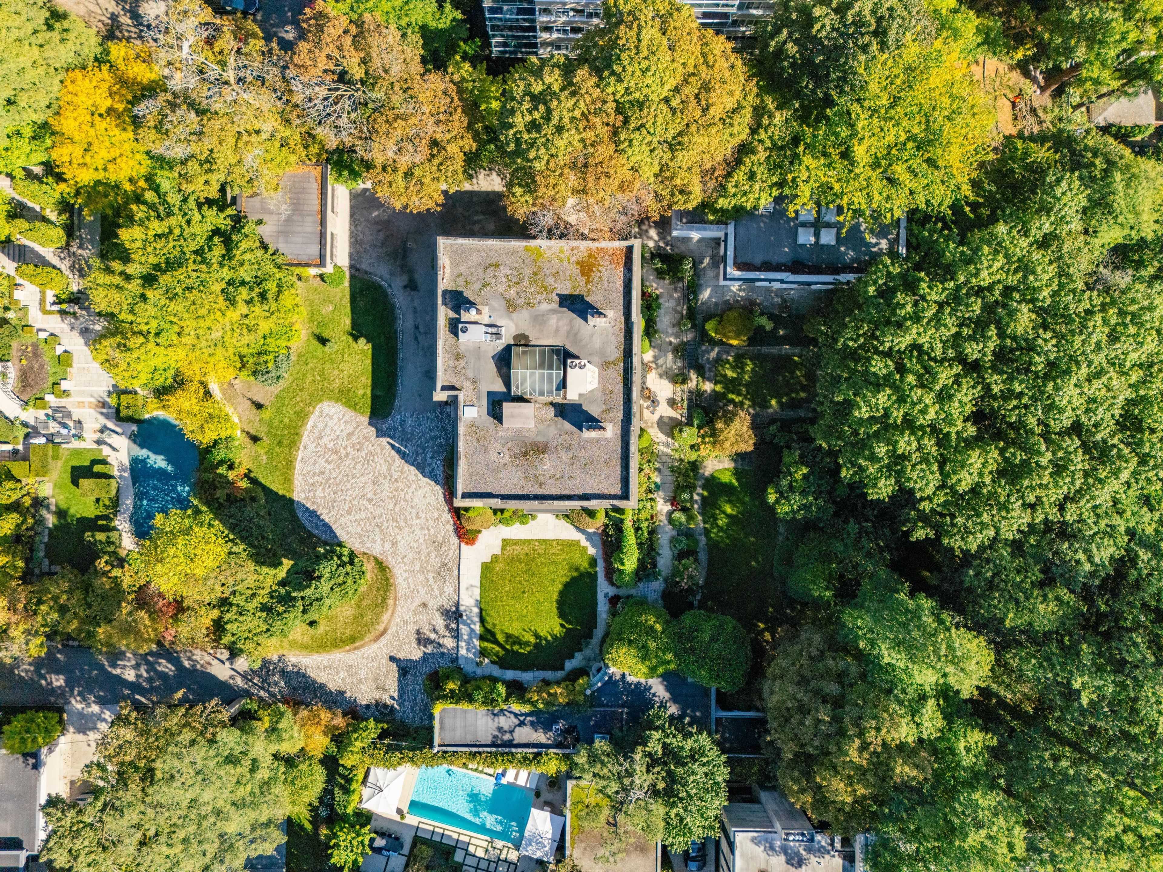 Toronto C02, ON M4V 2M1,1 Edmund Gate