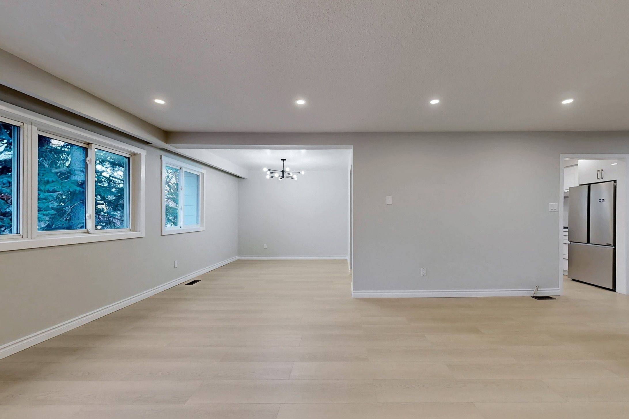 Toronto C15, ON M2J 2W9,31 Angus DR