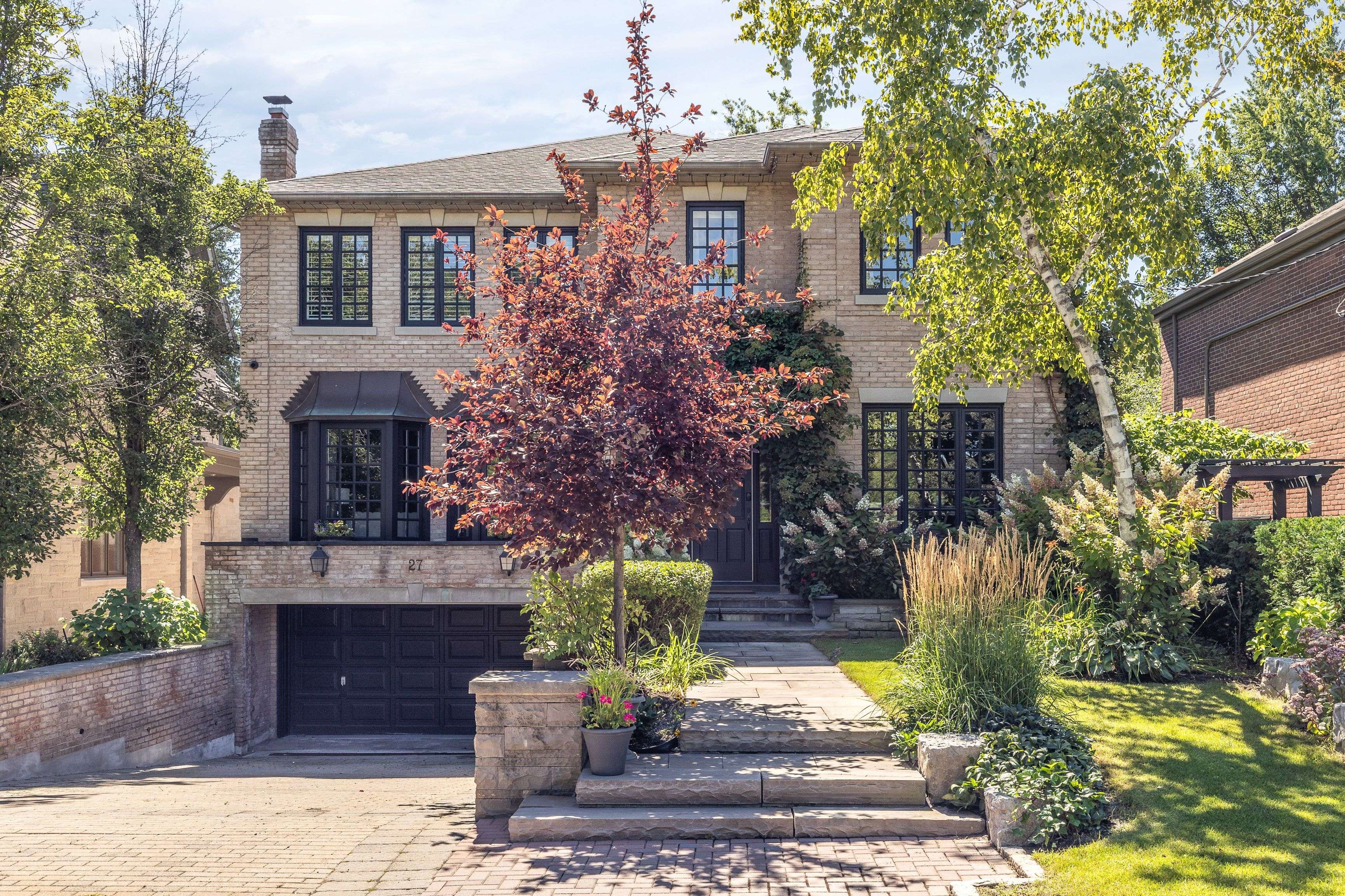 Toronto C12, ON M4N 1R8,27 Bayview Wood