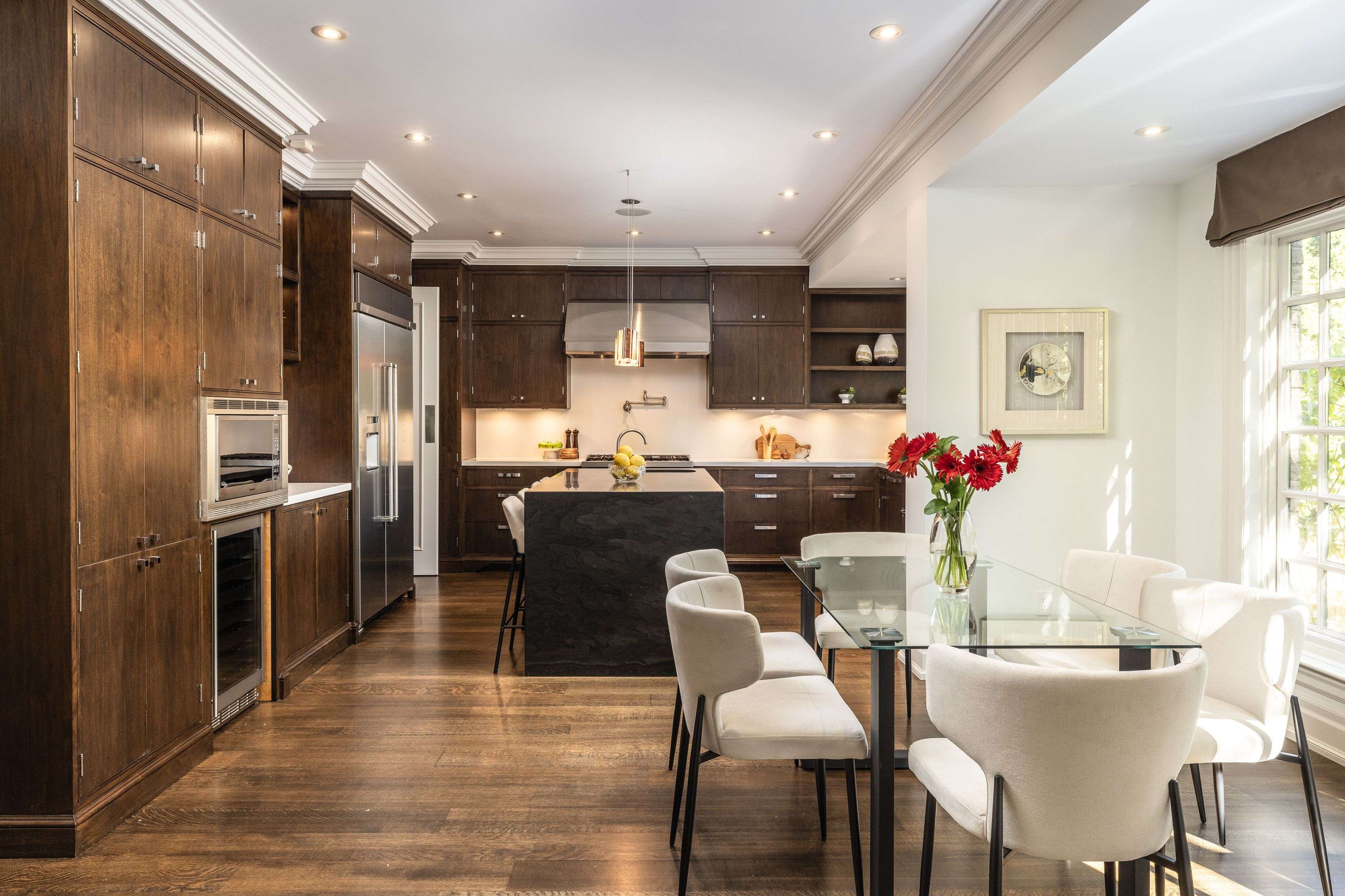 Toronto C12, ON M4N 1R8,27 Bayview Wood