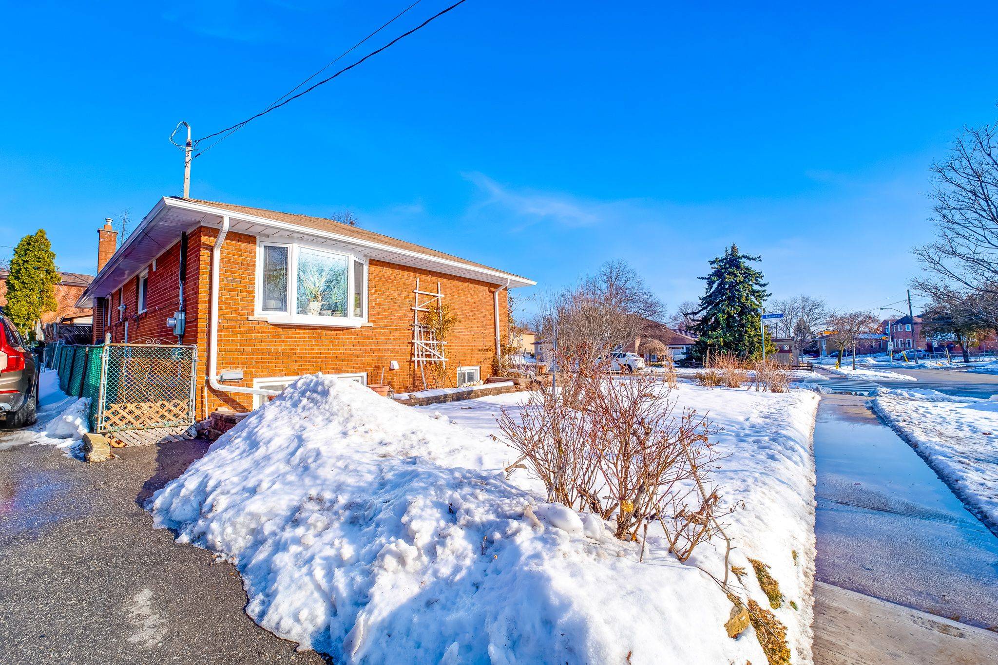 Toronto E09, ON M1P 4H5,2 Stanwell DR