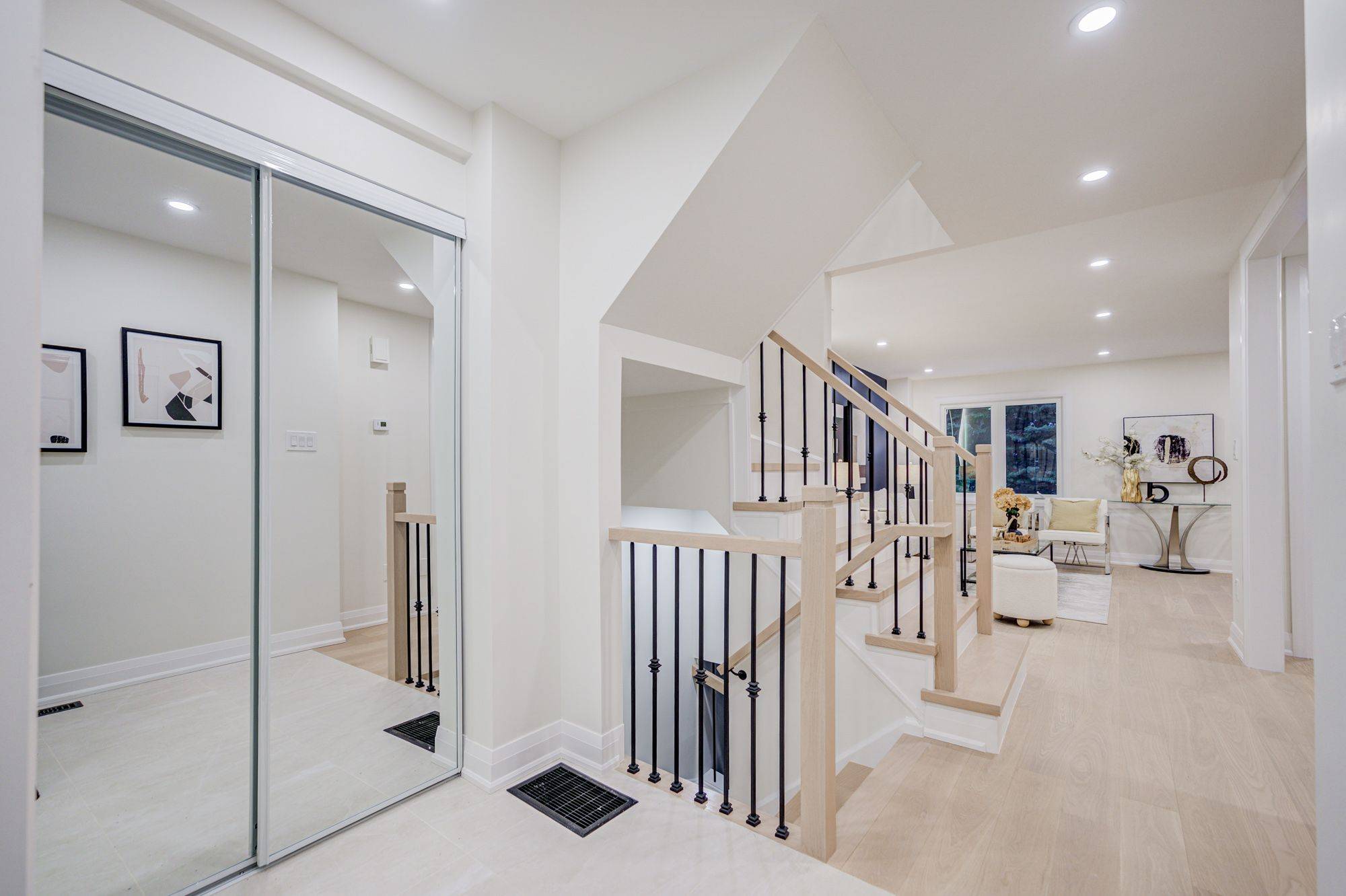 Toronto E07, ON M1S 4J6,590 Sandhurst CIR #10