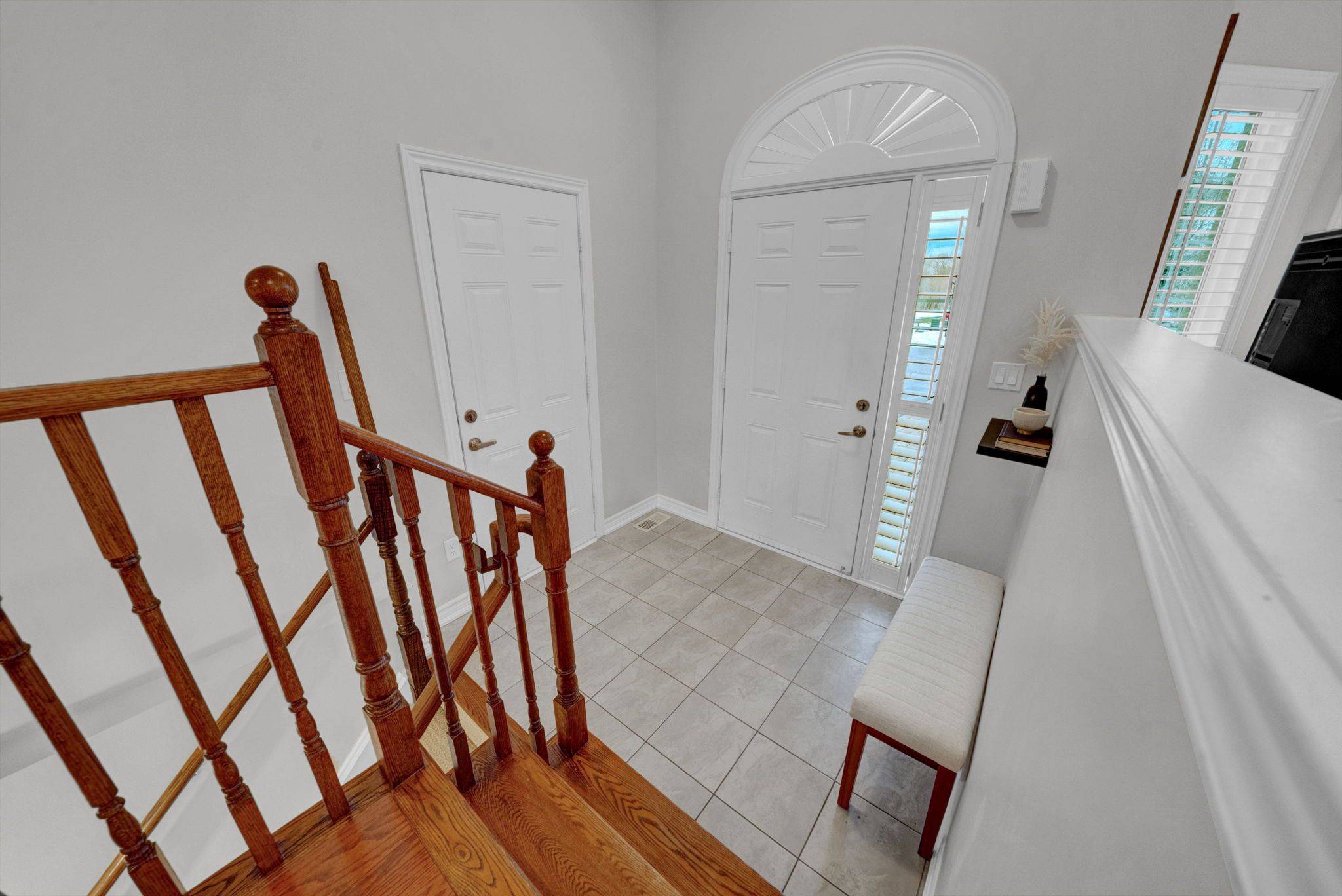 Oshawa, ON L1K 2X1,1645 Whitestone DR