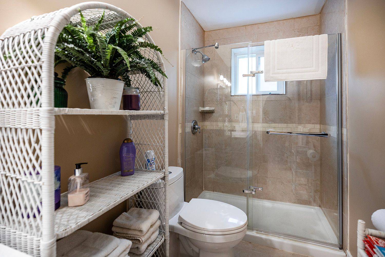 Oshawa, ON L1J 7C9,801 Tarn CT