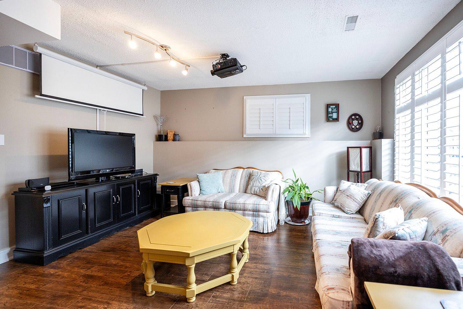 Oshawa, ON L1J 7C9,801 Tarn CT