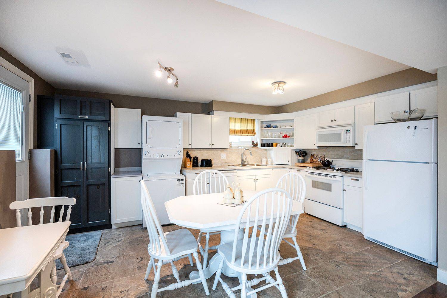 Oshawa, ON L1J 7C9,801 Tarn CT