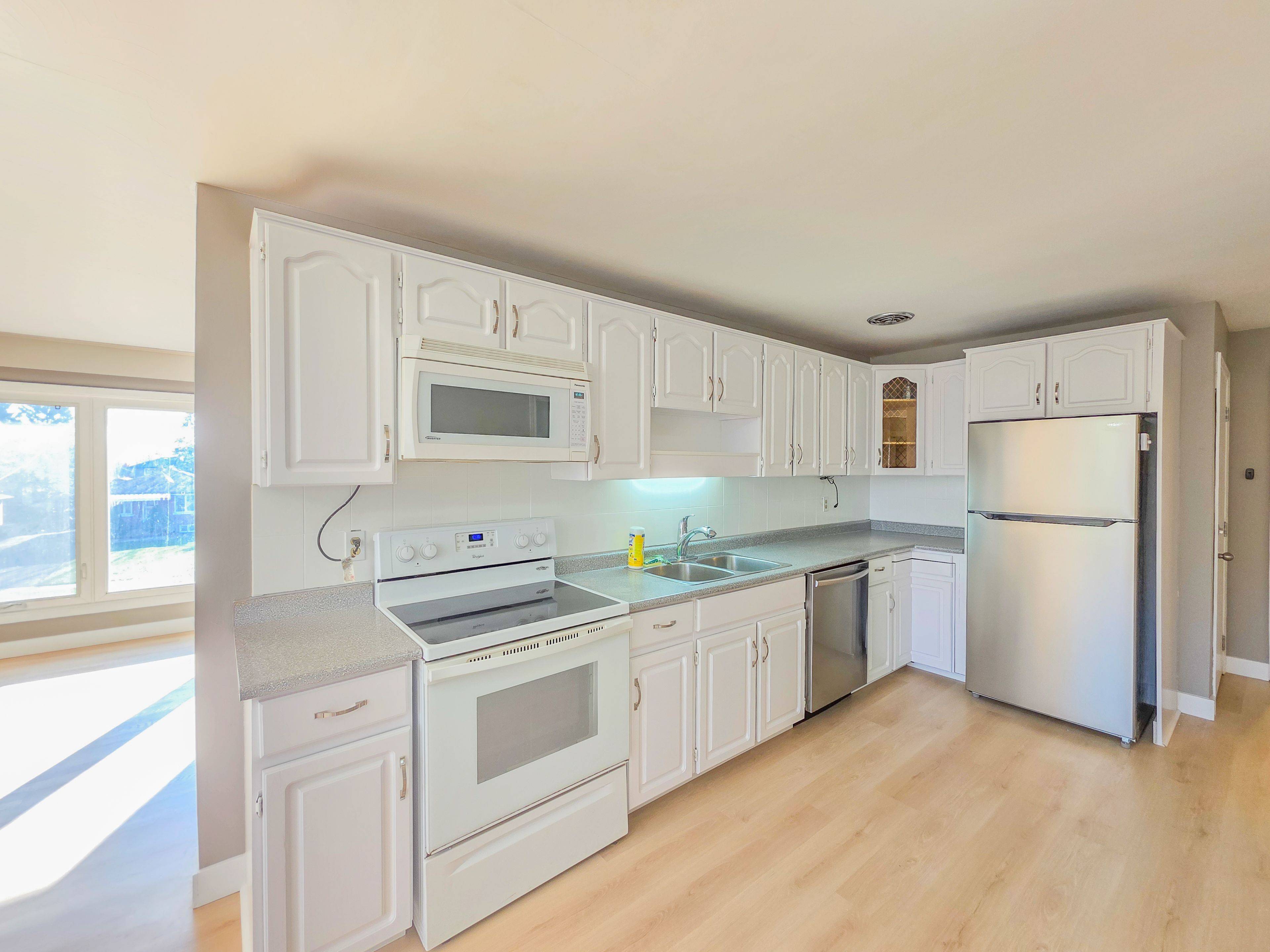 Oshawa, ON L1H 3E5,488 Dean AVE #Upper