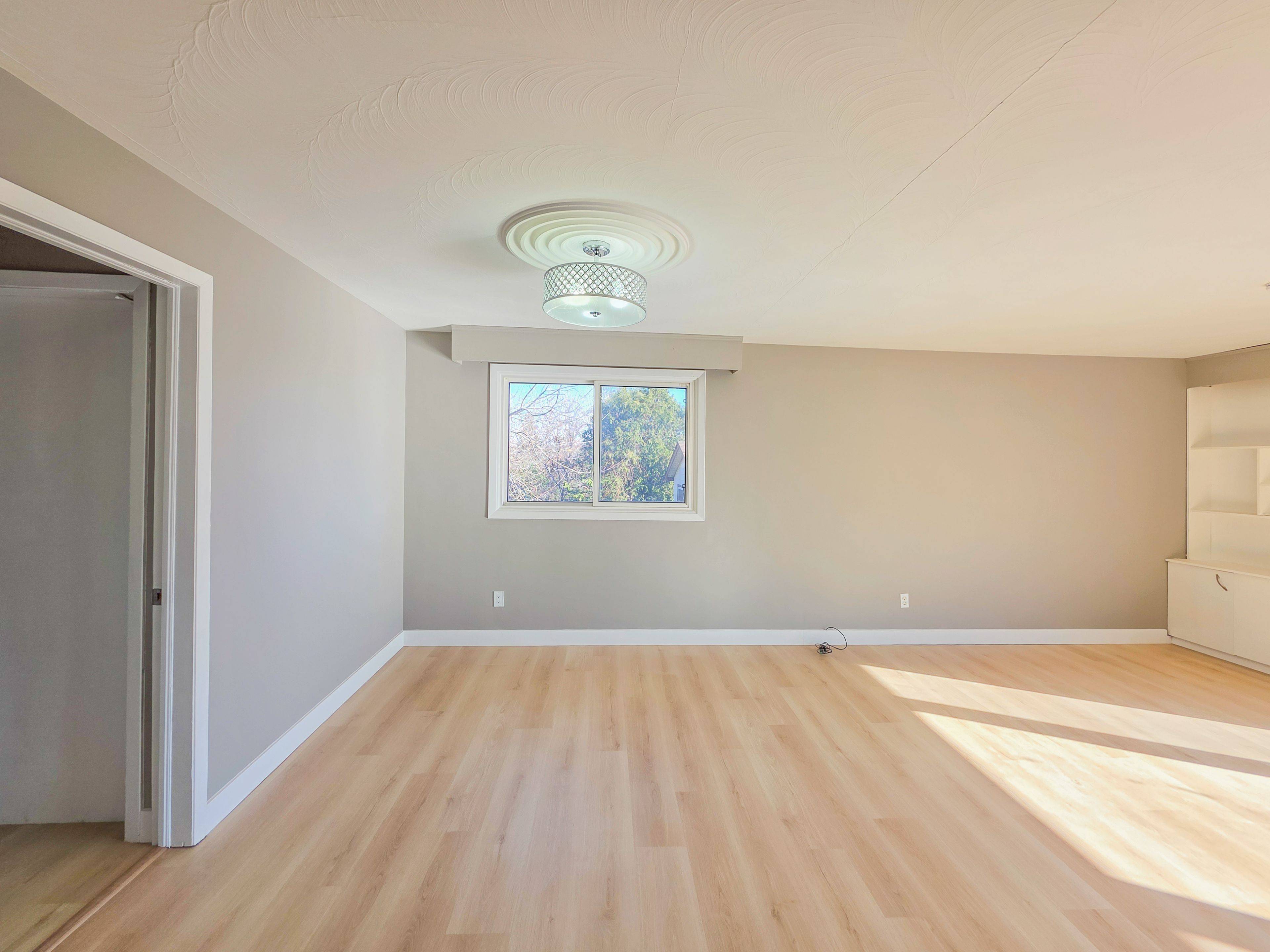 Oshawa, ON L1H 3E5,488 Dean AVE #Upper