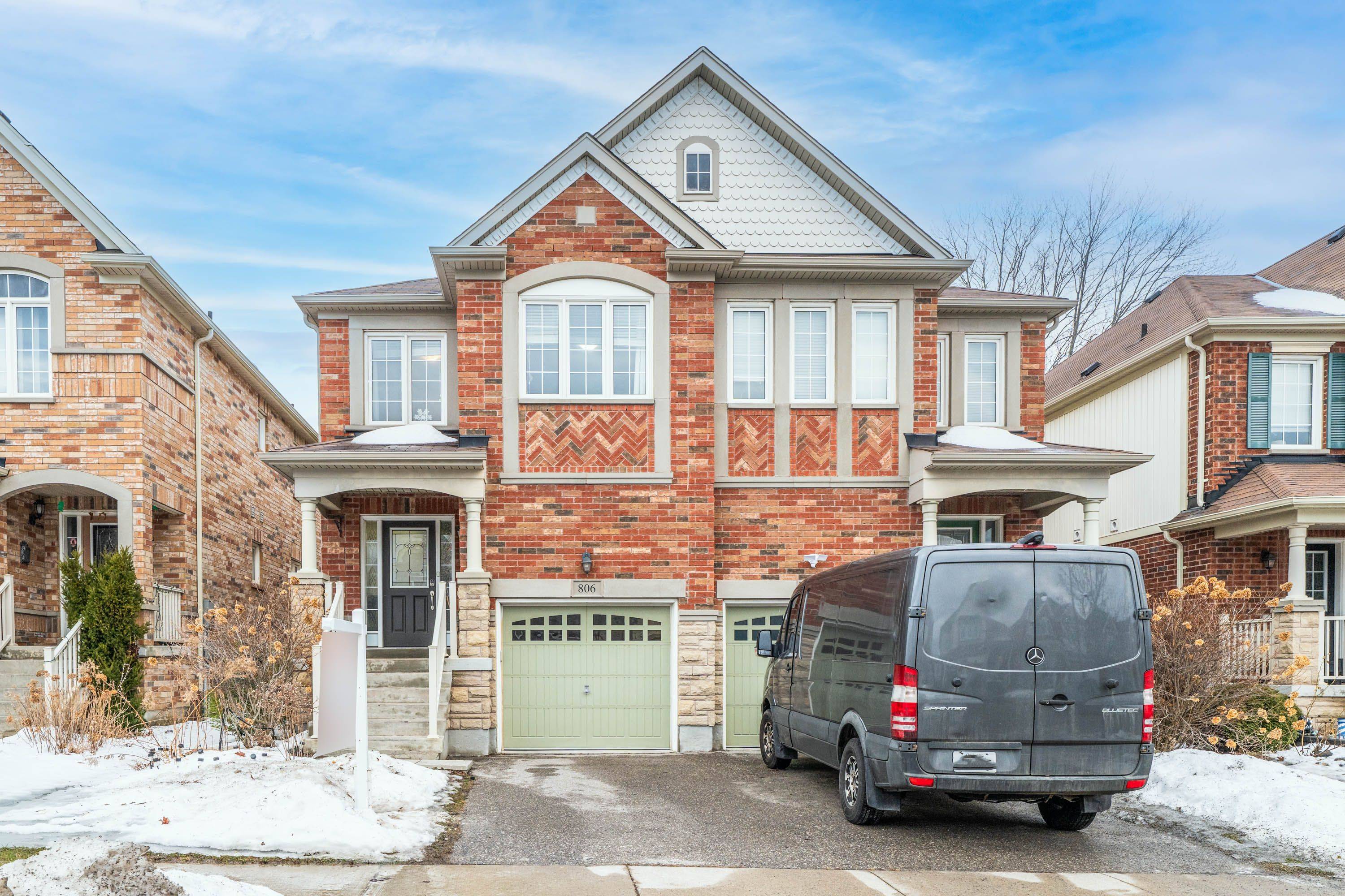 Oshawa, ON L1K 0R1,806 Mccue DR