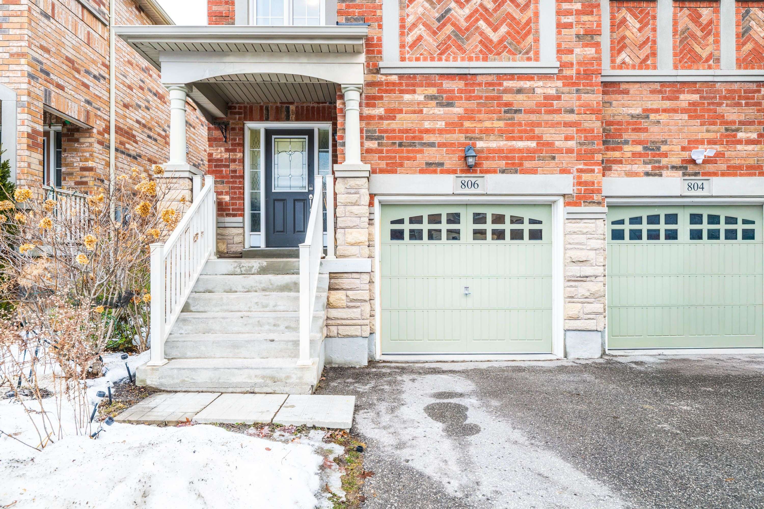 Oshawa, ON L1K 0R1,806 Mccue DR