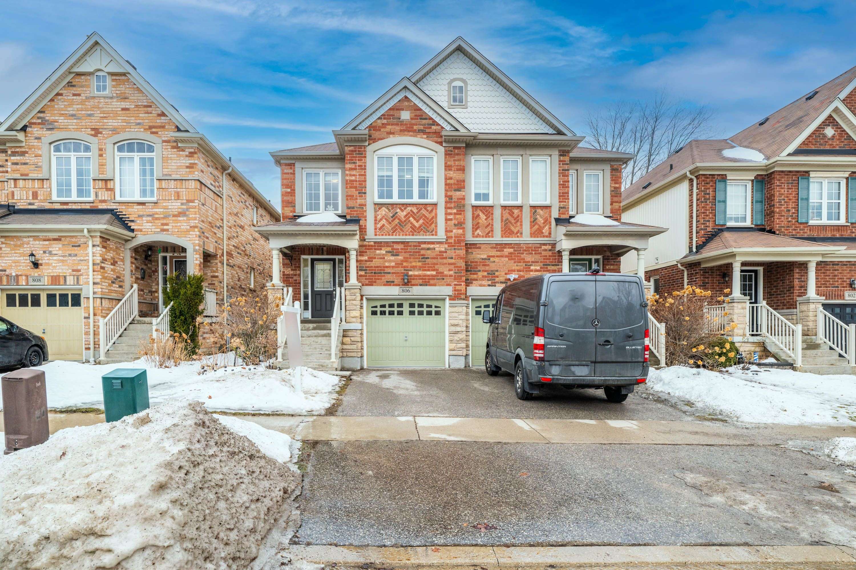 Oshawa, ON L1K 0R1,806 Mccue DR