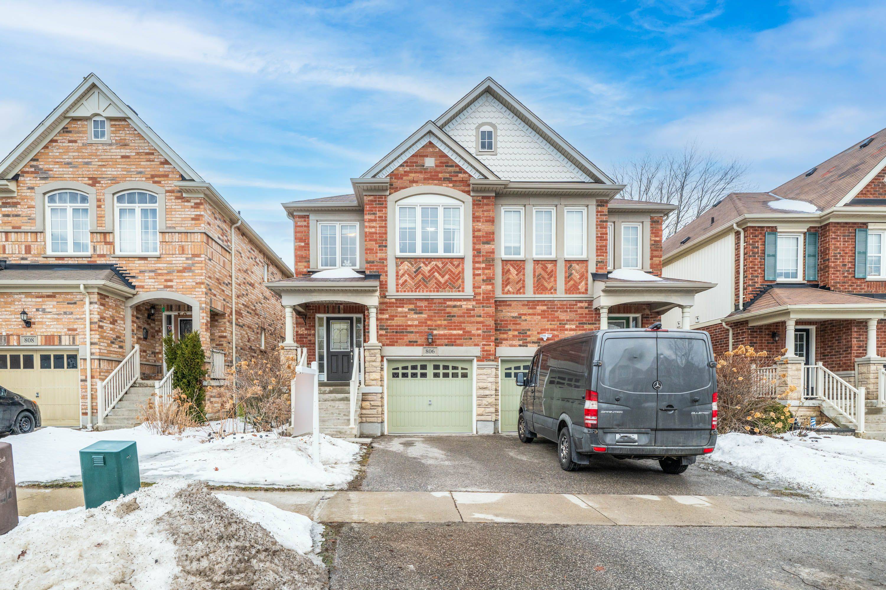 Oshawa, ON L1K 0R1,806 Mccue DR