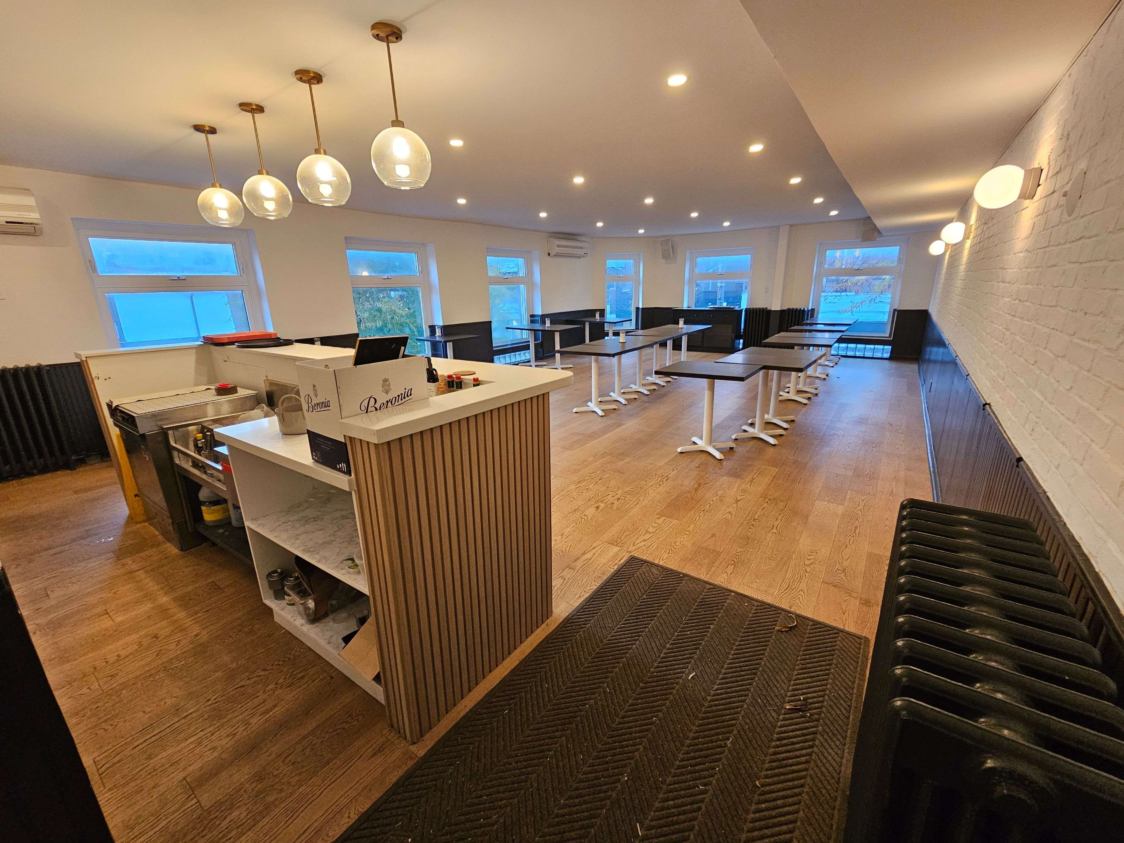 Toronto E02, ON M4L 1H8,1963 A Queen ST E