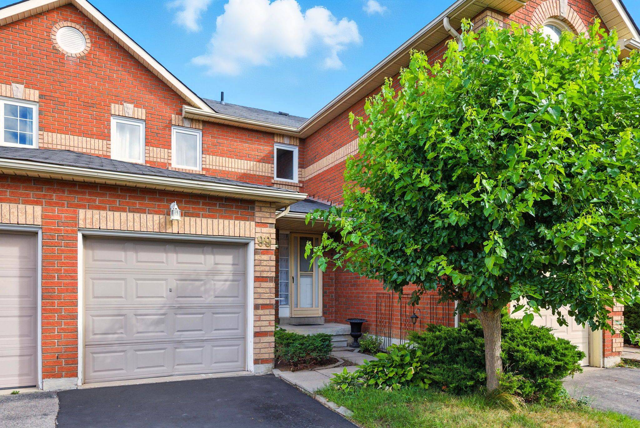 Whitby, ON L1R 2K1,99 Creekwood CRES