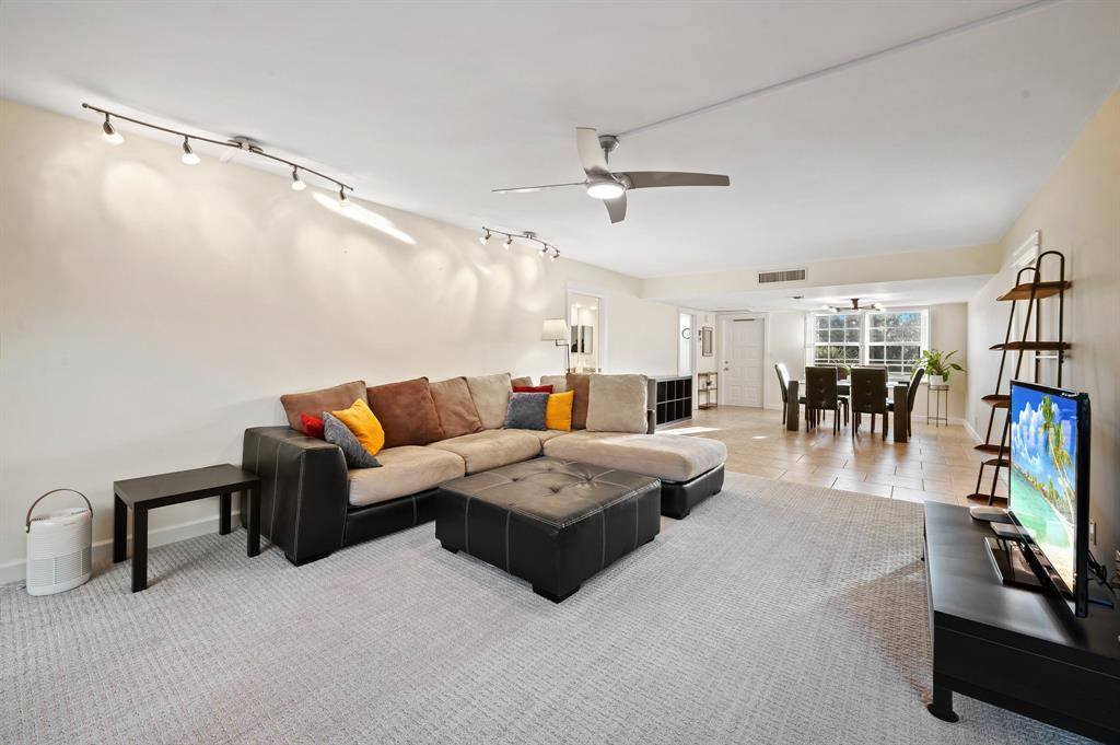 Pompano Beach, FL 33069,3900 Oaks Clubhouse Dr #310