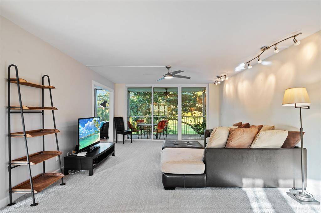 Pompano Beach, FL 33069,3900 Oaks Clubhouse Dr #310