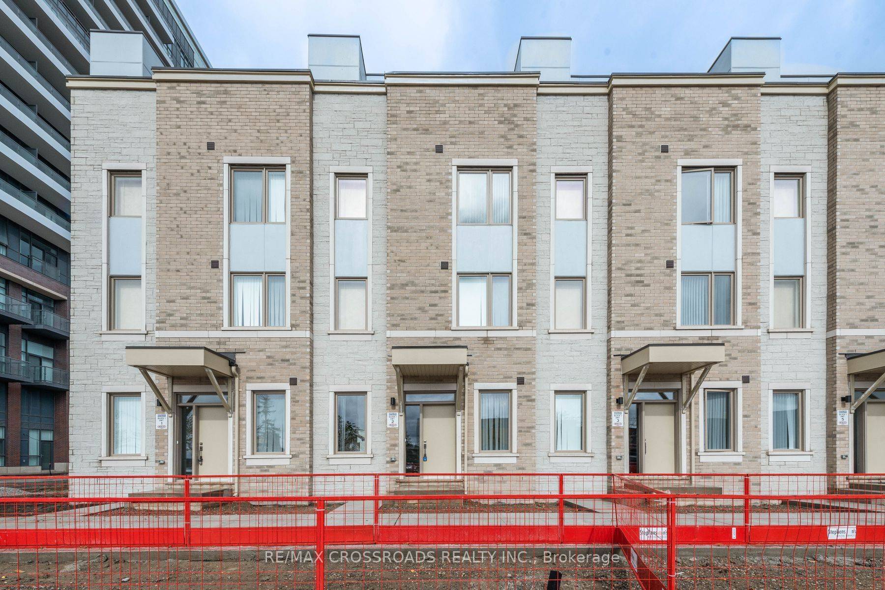 Vaughan, ON L4K 0N6,75 Mable Smith WAY #TH02