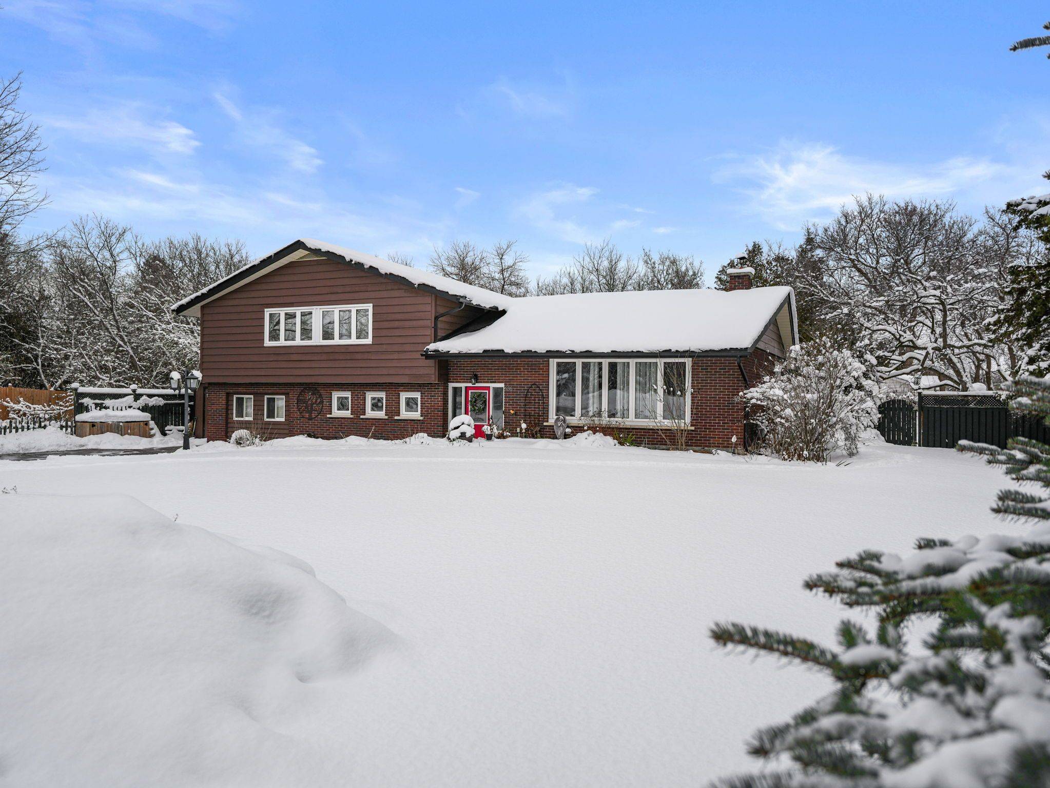 New Tecumseth, ON L9R 1K1,636 Victoria ST E