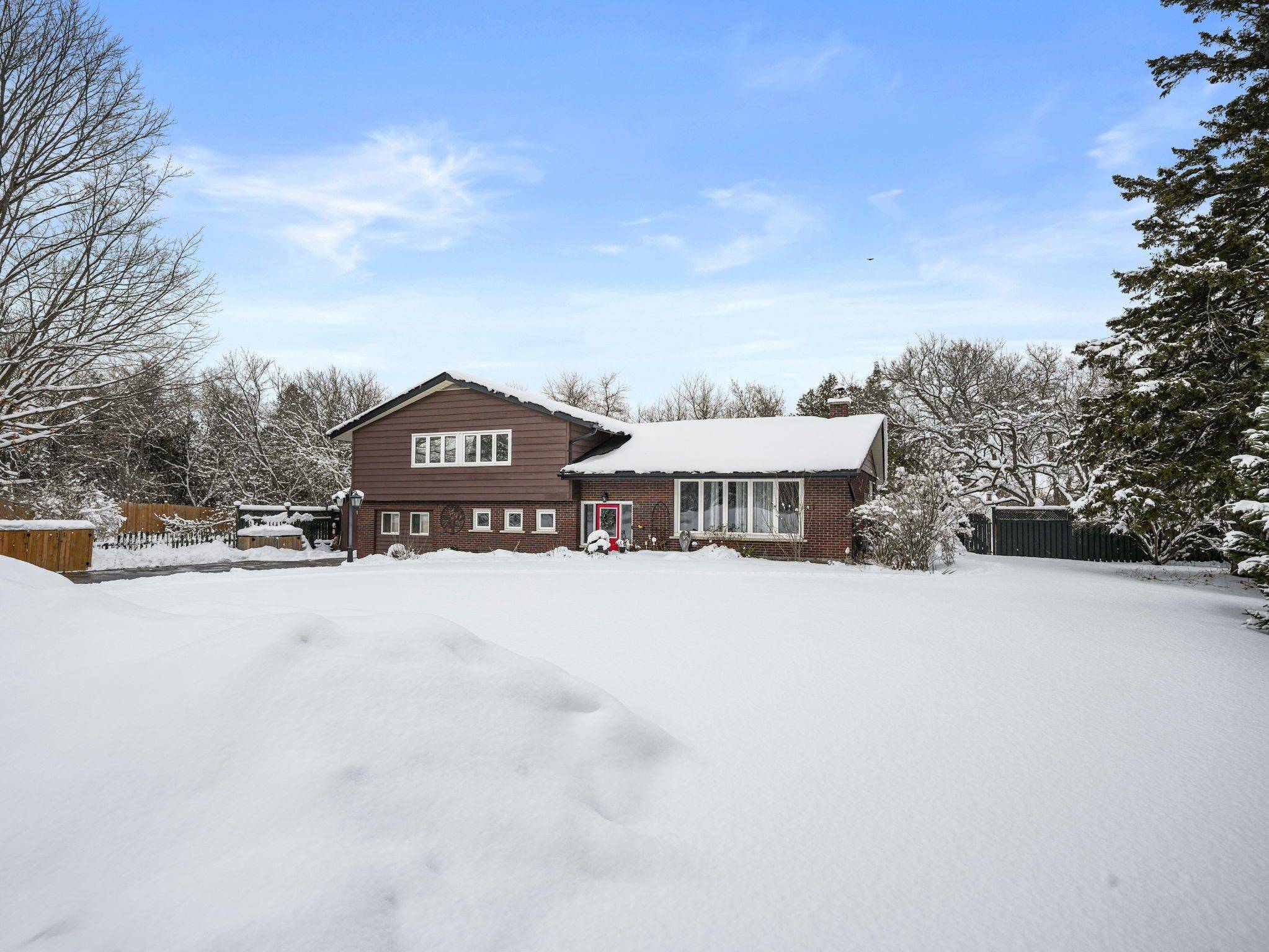 New Tecumseth, ON L9R 1K1,636 Victoria ST E