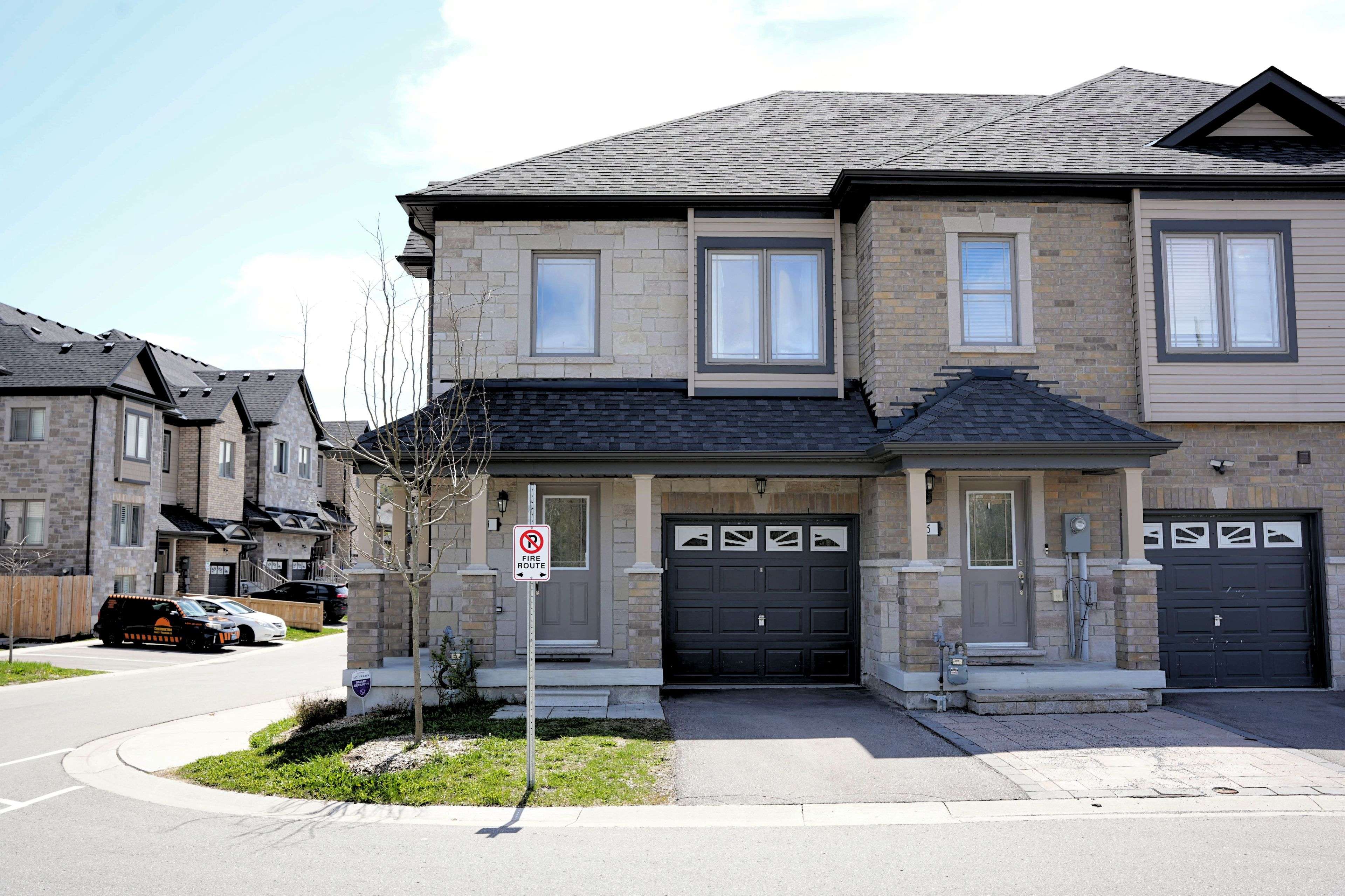 Barrie, ON L4M 0K6,37 Cygnus CRES