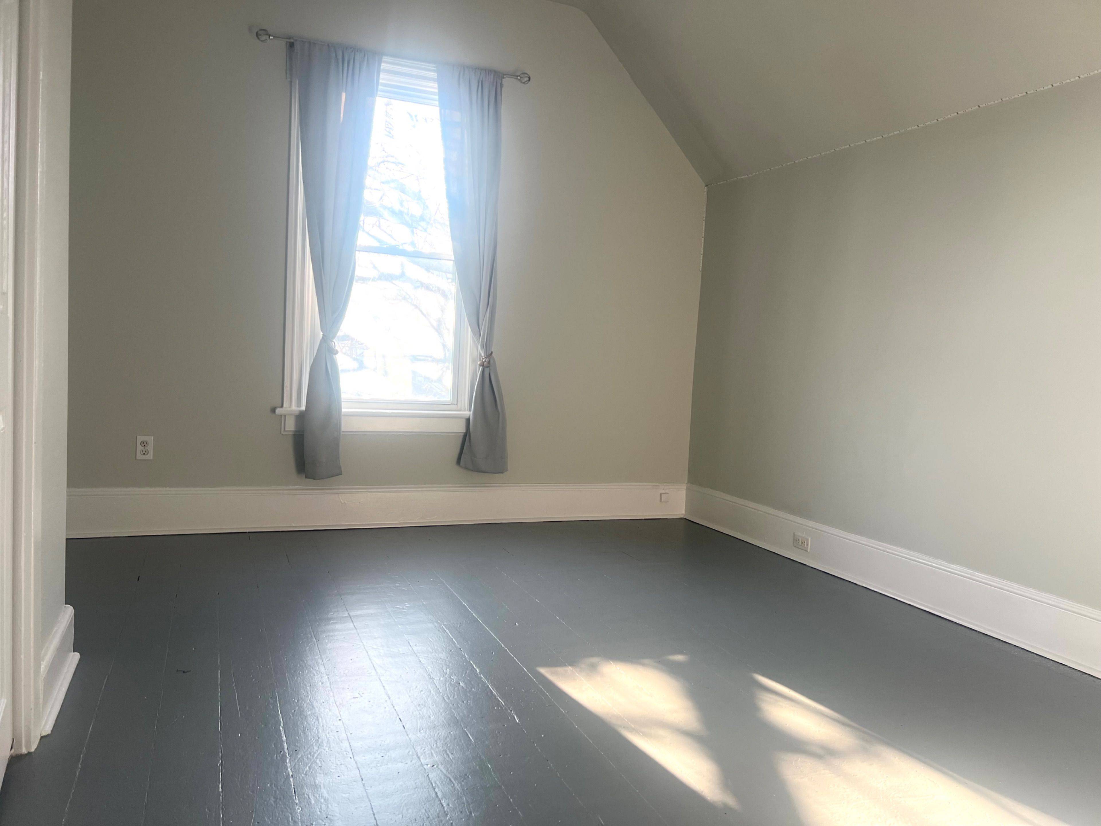 Burlington, ON L7S 1B3,1421 Lakeshore rd N/A