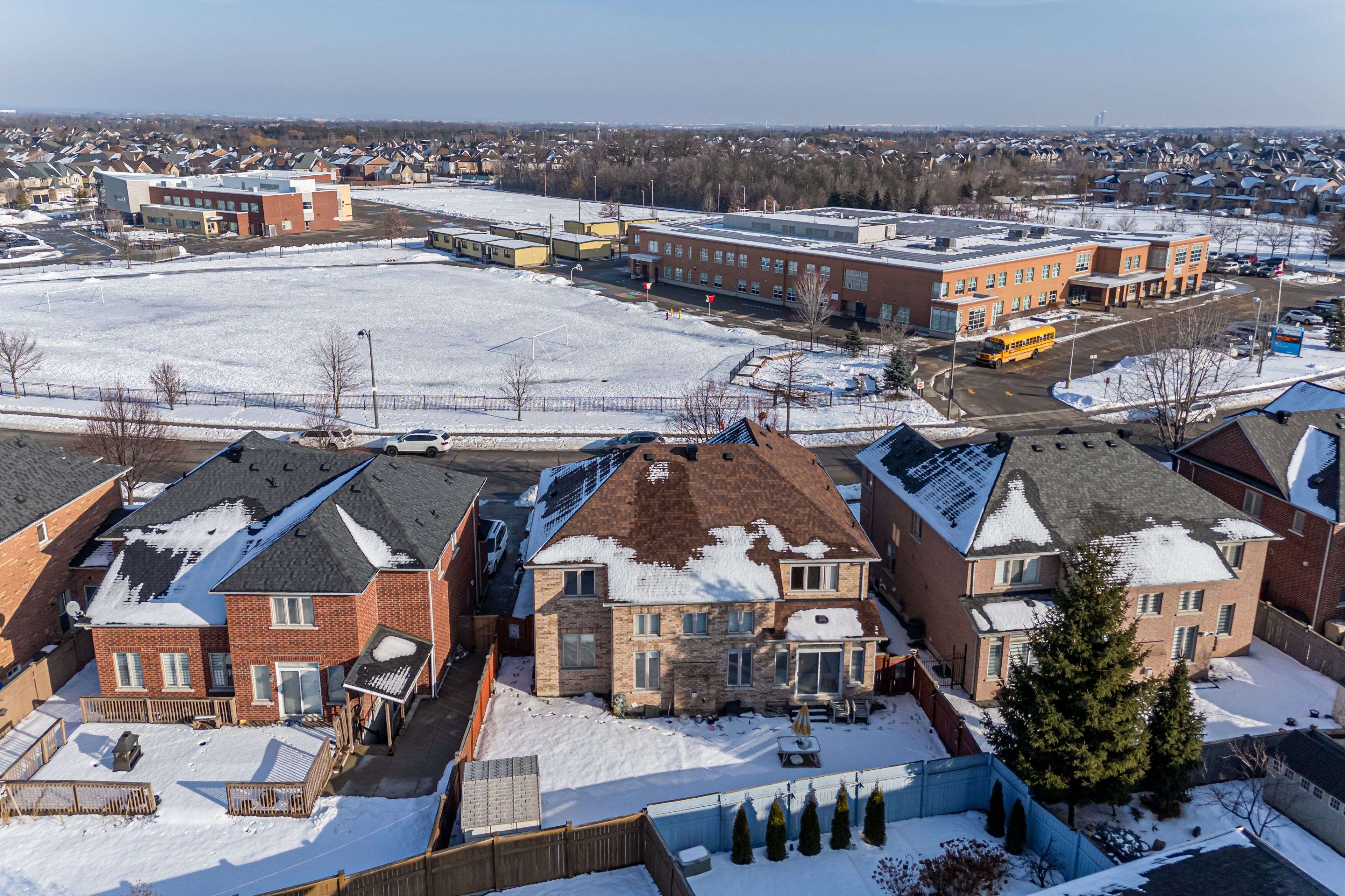 Brampton, ON L6P 2K4,52 Mount Royal CIR