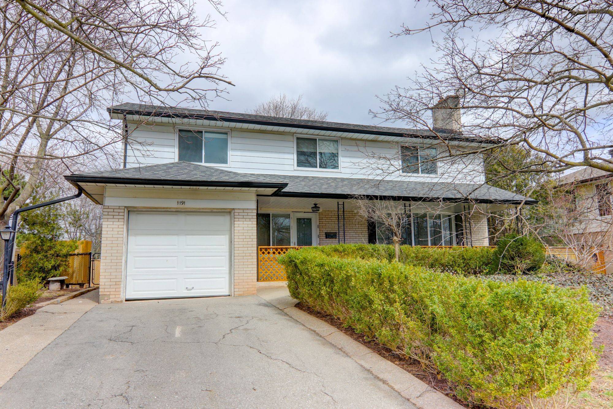 Oakville, ON L6H 2A1,1191 Newton RD