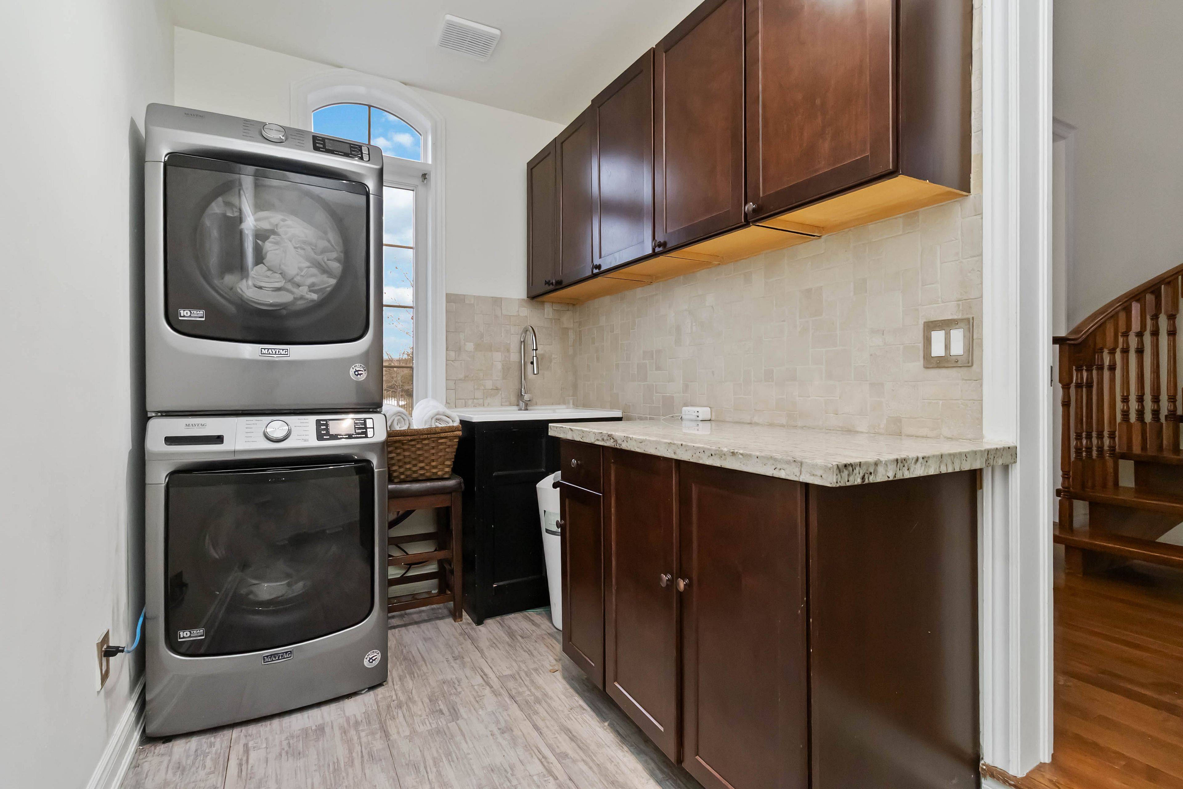 Oakville, ON L6L 0A6,242 Milkweed WAY