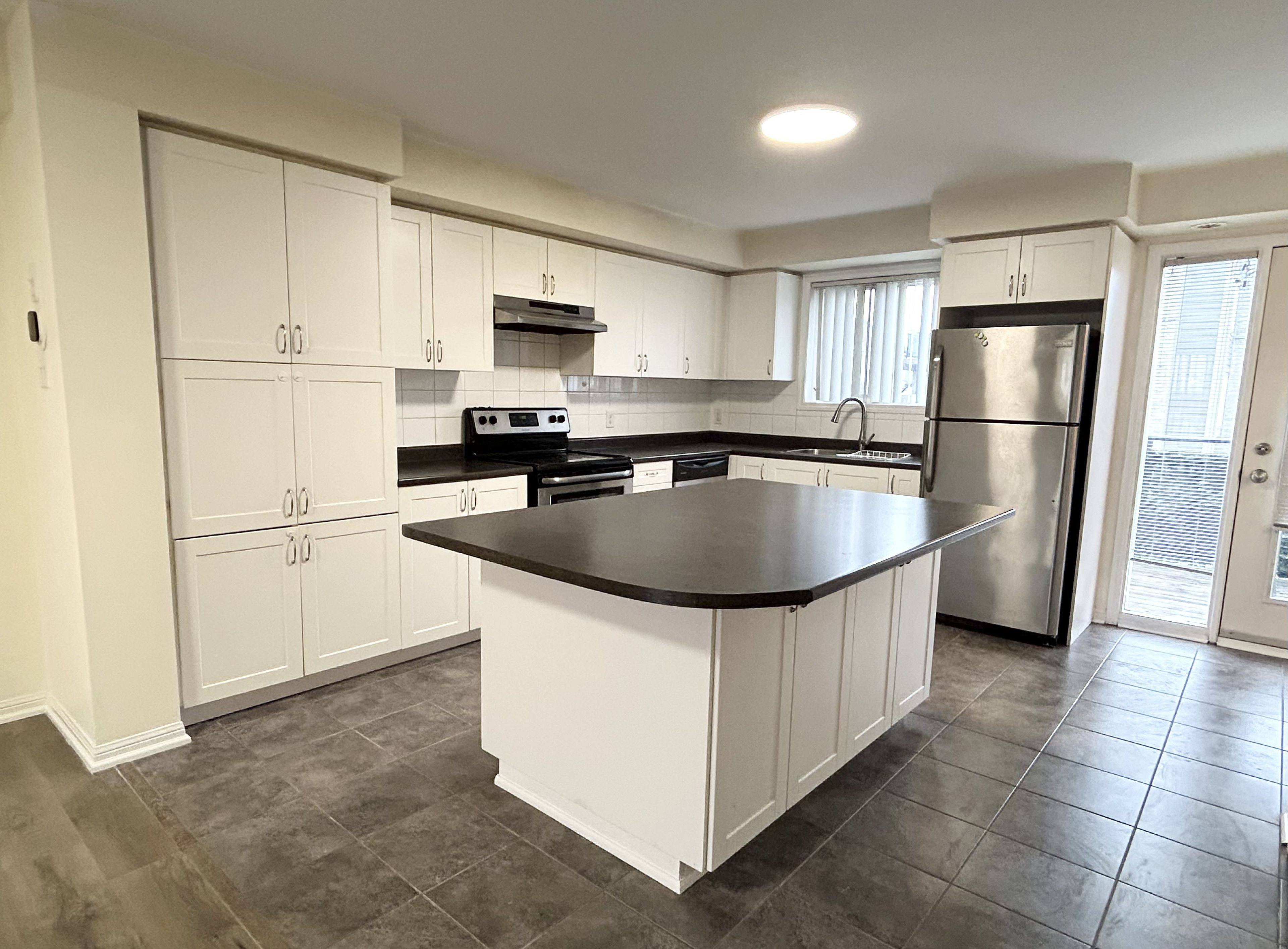 Mississauga, ON L5M 0S4,2875 Hazelton PL #10