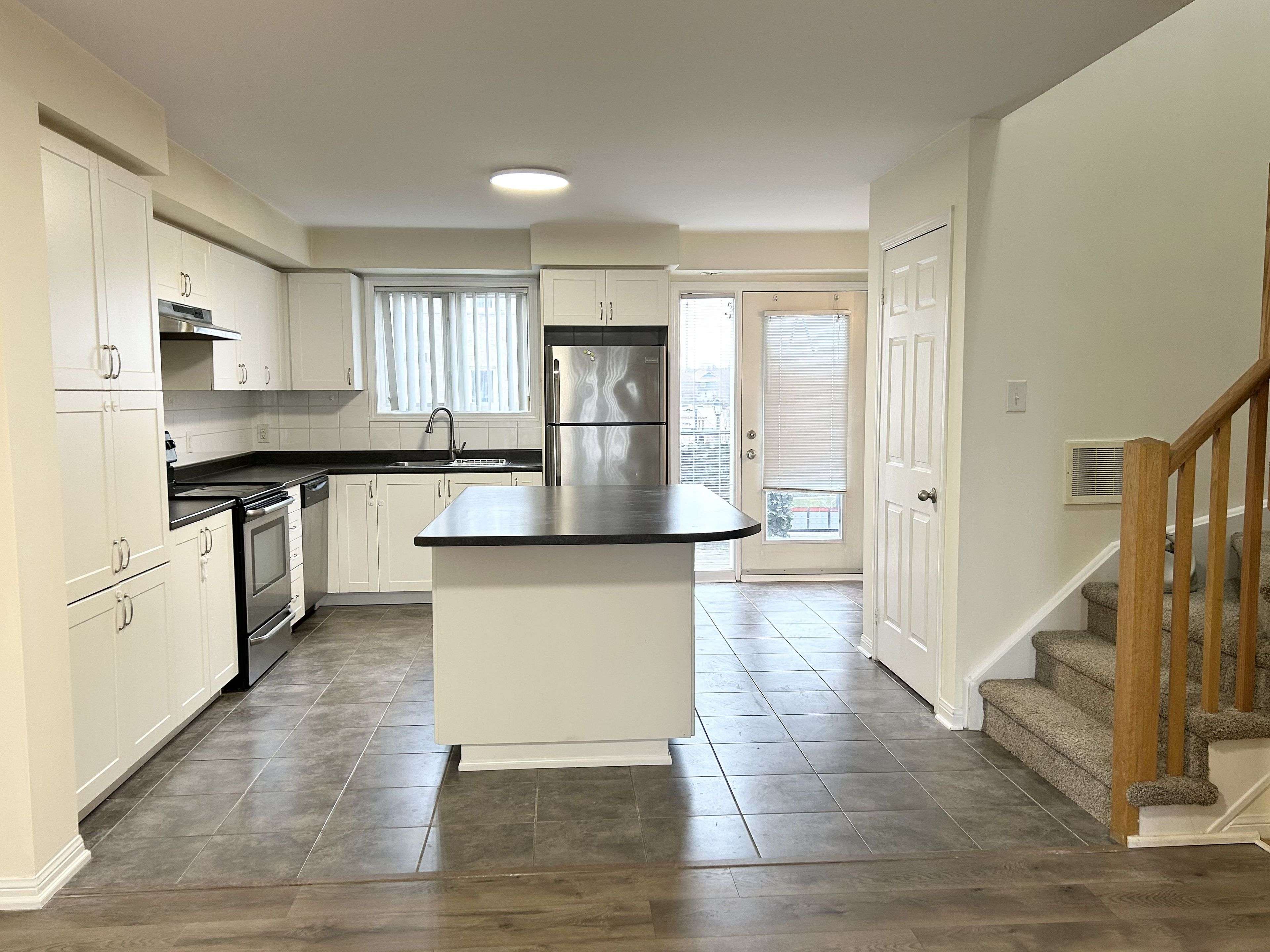 Mississauga, ON L5M 0S4,2875 Hazelton PL #10