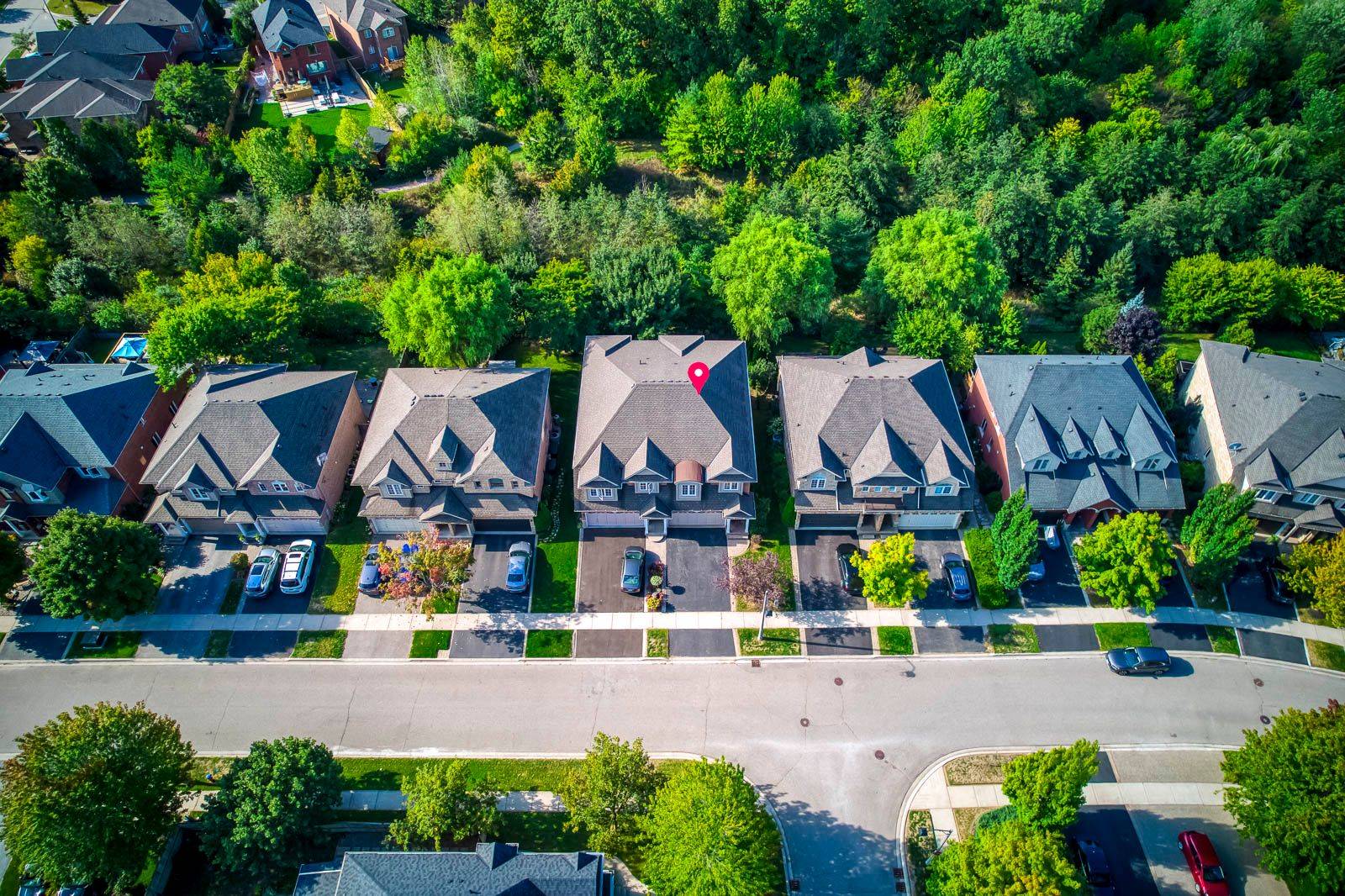 Oakville, ON L6M 4R3,2296 Parkglen AVE