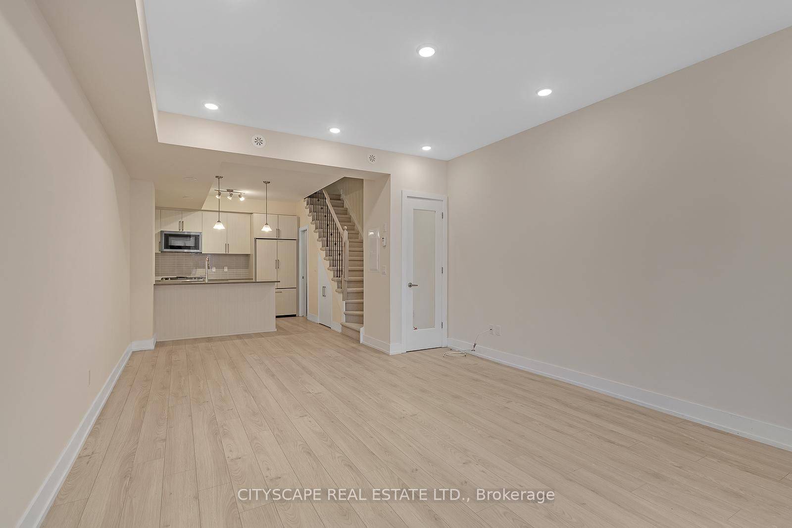 Toronto W02, ON M6P 0B8,3 Elsie LN #44