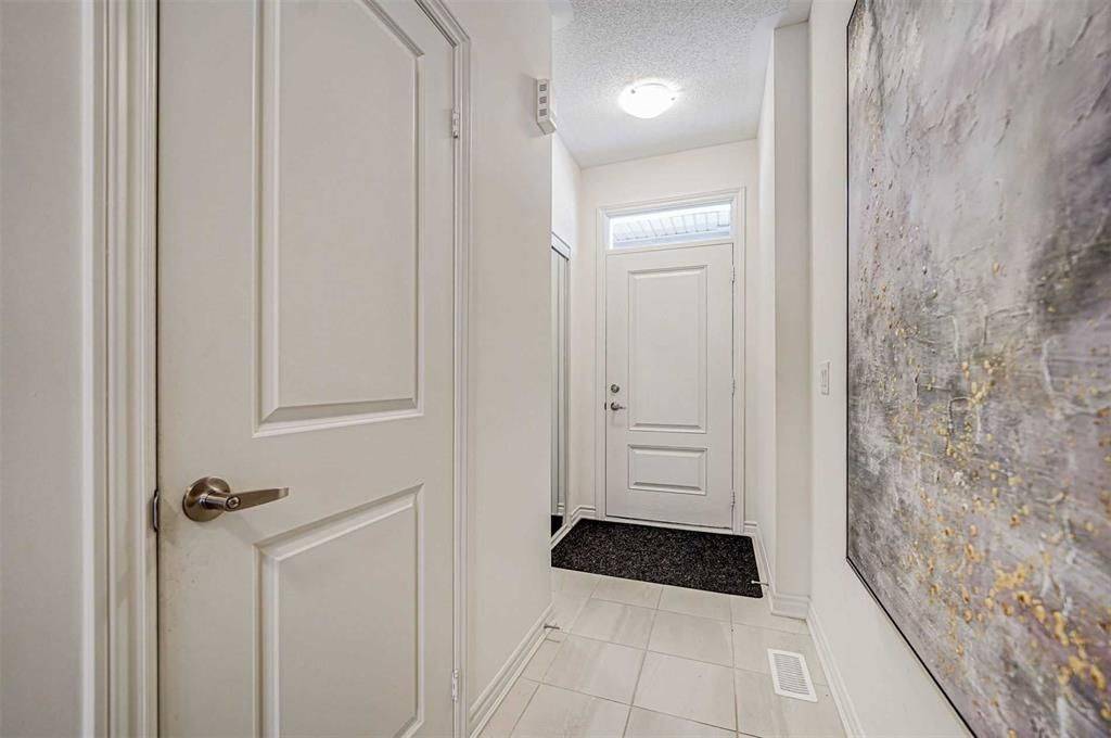 Brampton, ON L6Y 1N9,50 Edinburgh DR #57