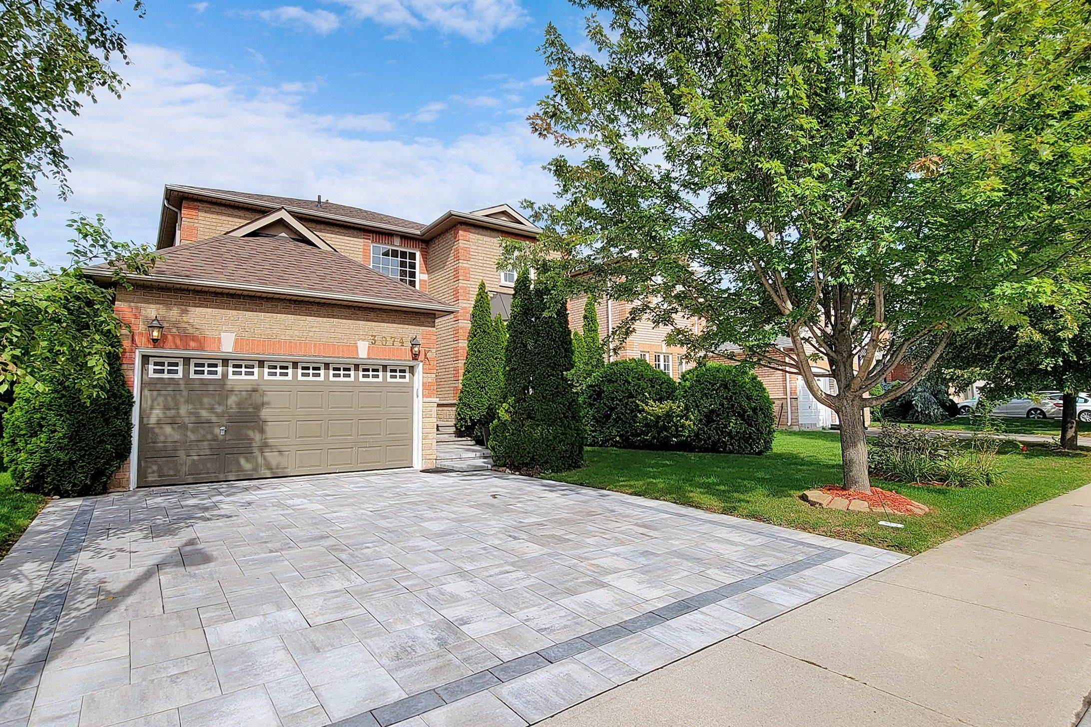Oakville, ON L6L 6B4,3074 Shannon CRES