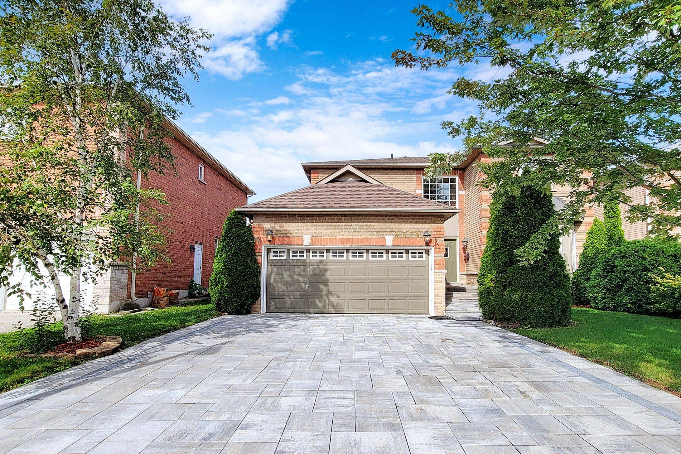 Oakville, ON L6L 6B4,3074 Shannon CRES