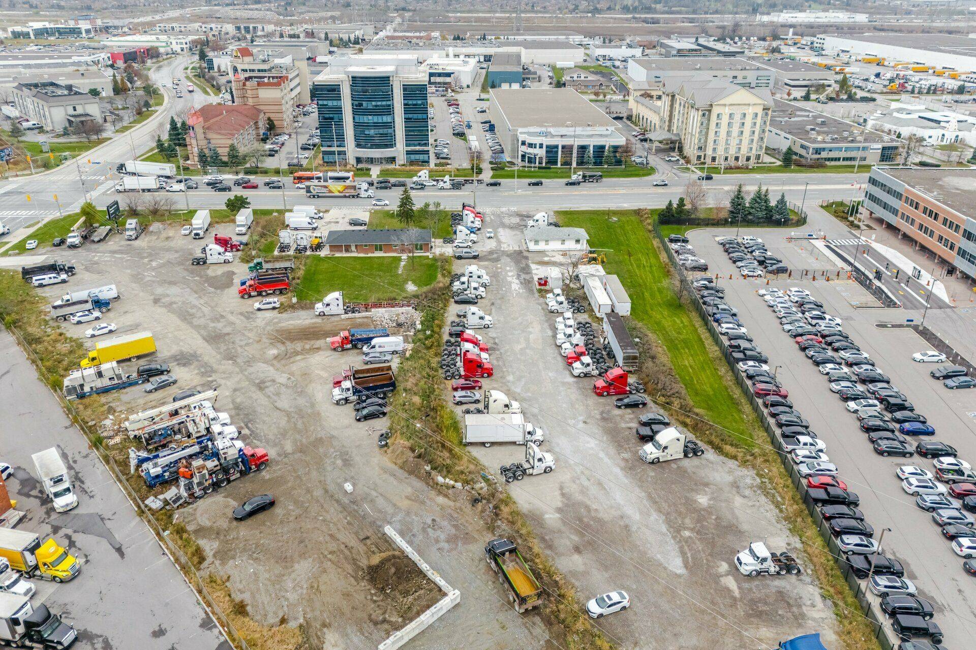 Mississauga, ON L5T 2Y5,140-160 Derry RD E