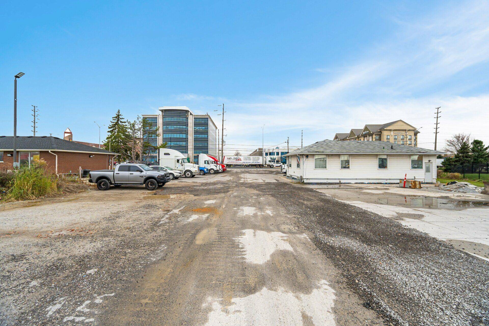 Mississauga, ON L5T 2Y5,140-160 Derry RD E