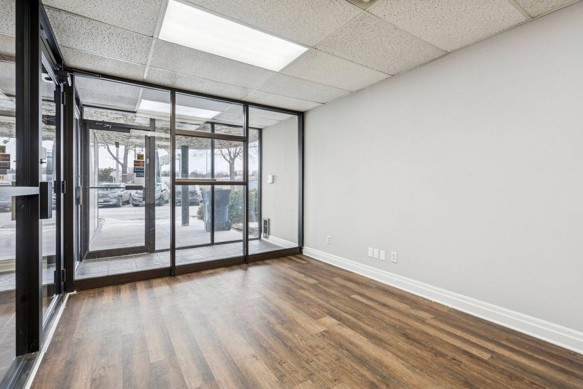 Oakville, ON L6L 5T7,1200 South Service RD W #2