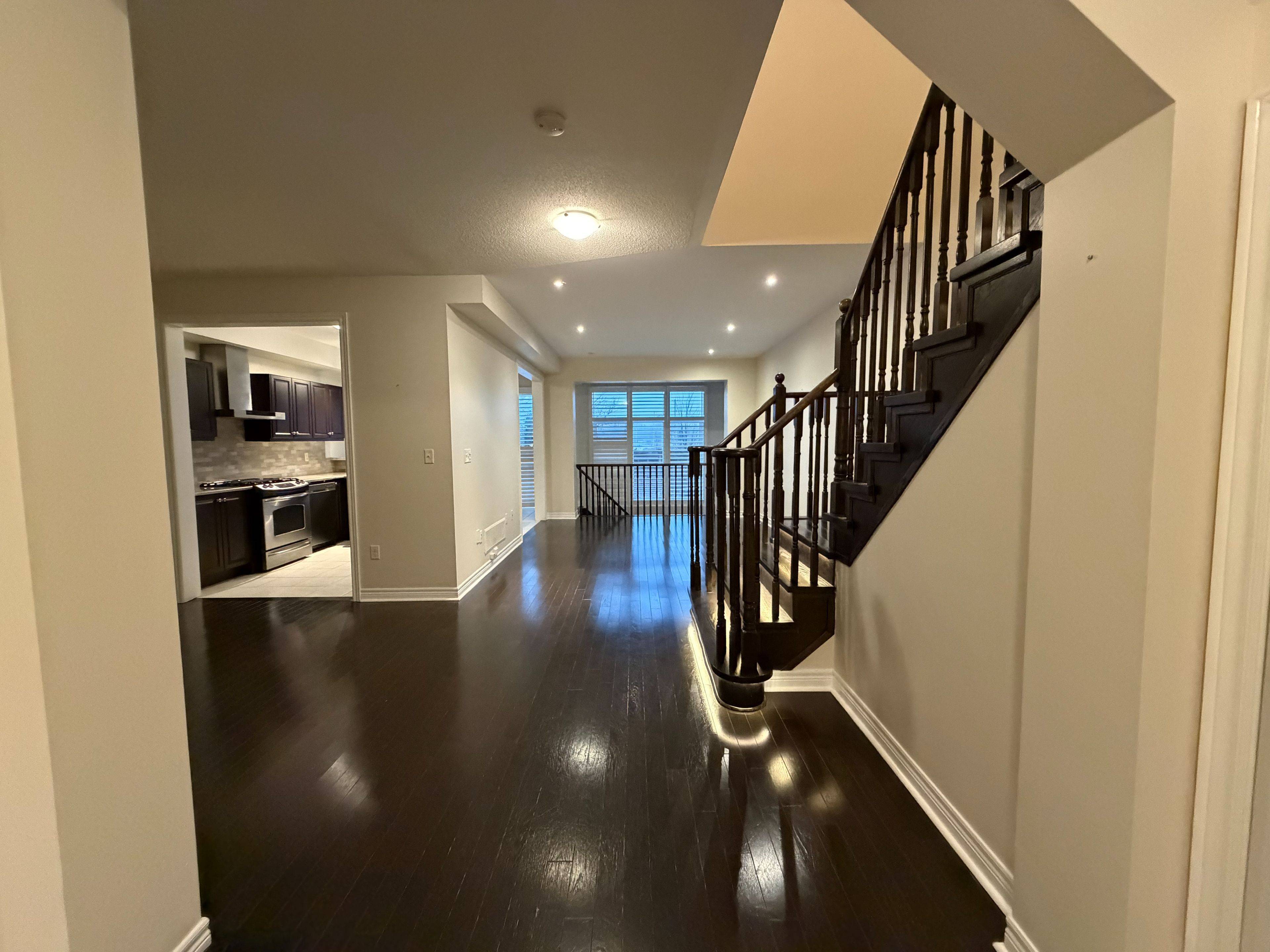 Oakville, ON L6M 0M2,2003 Trawden WAY