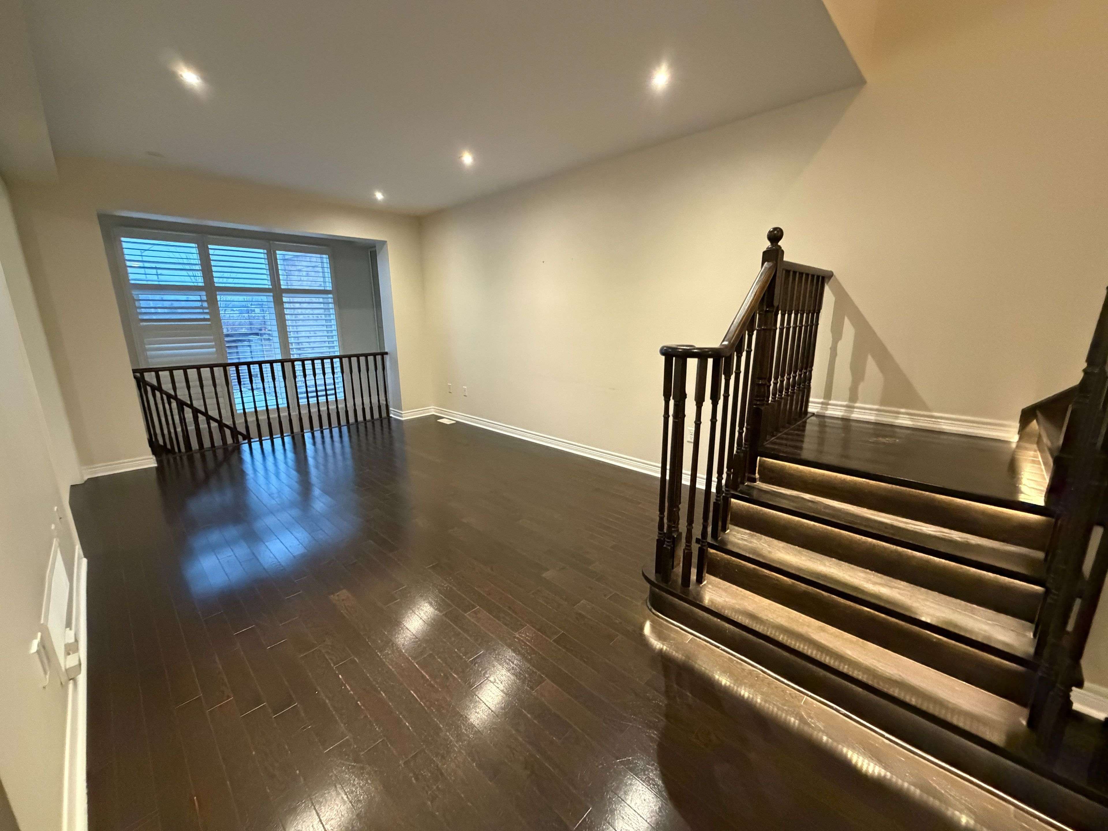 Oakville, ON L6M 0M2,2003 Trawden WAY