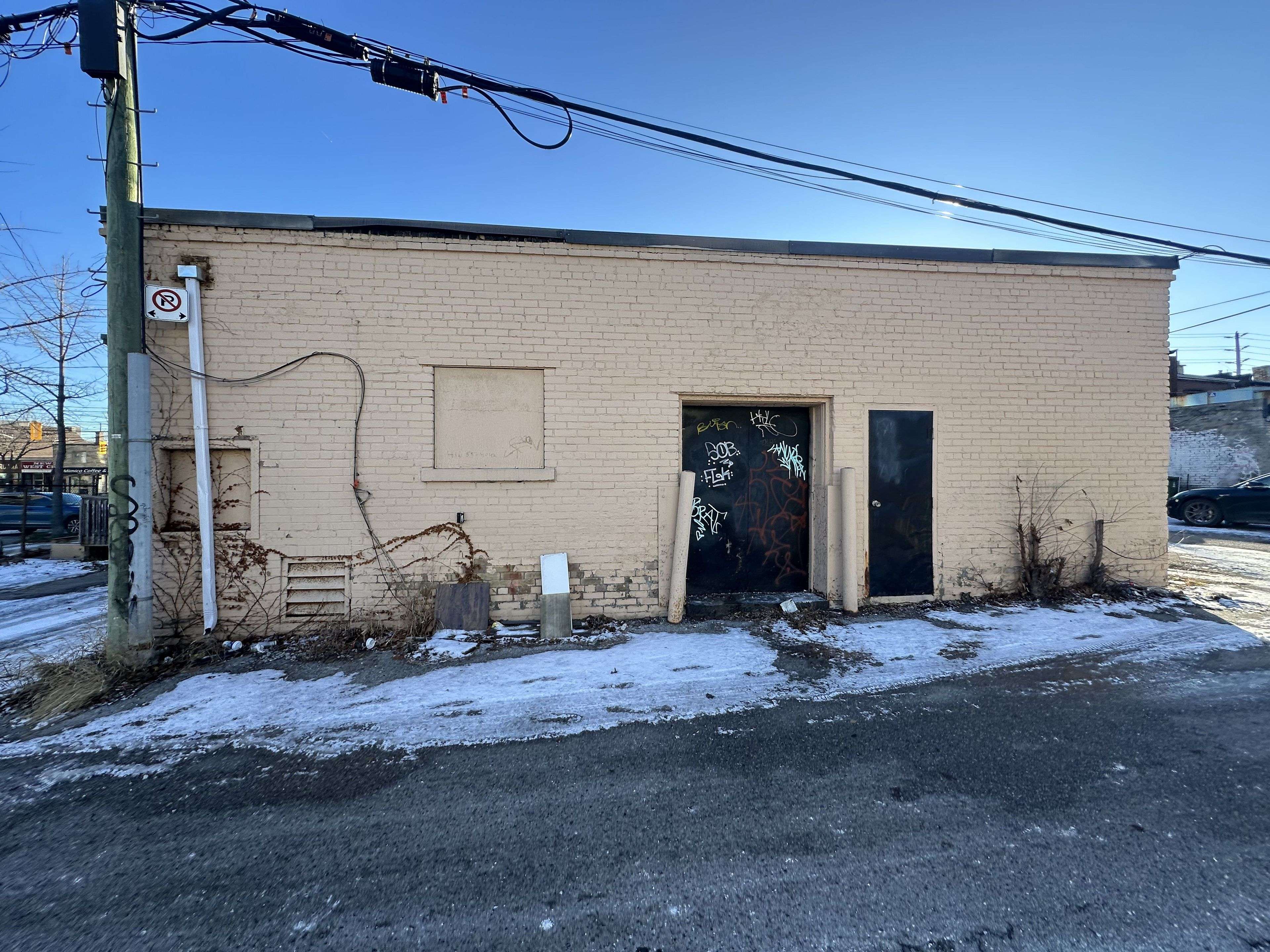 Toronto W06, ON M8V 1C4,2408 Lake Shore BLVD W