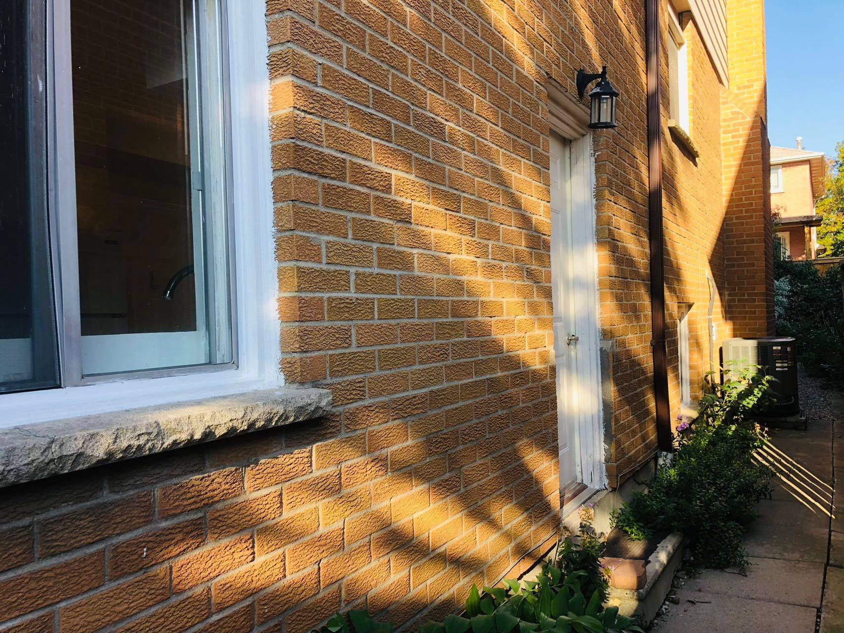 Mississauga, ON L5C 3M2,4145 Quaker Hill DR #2