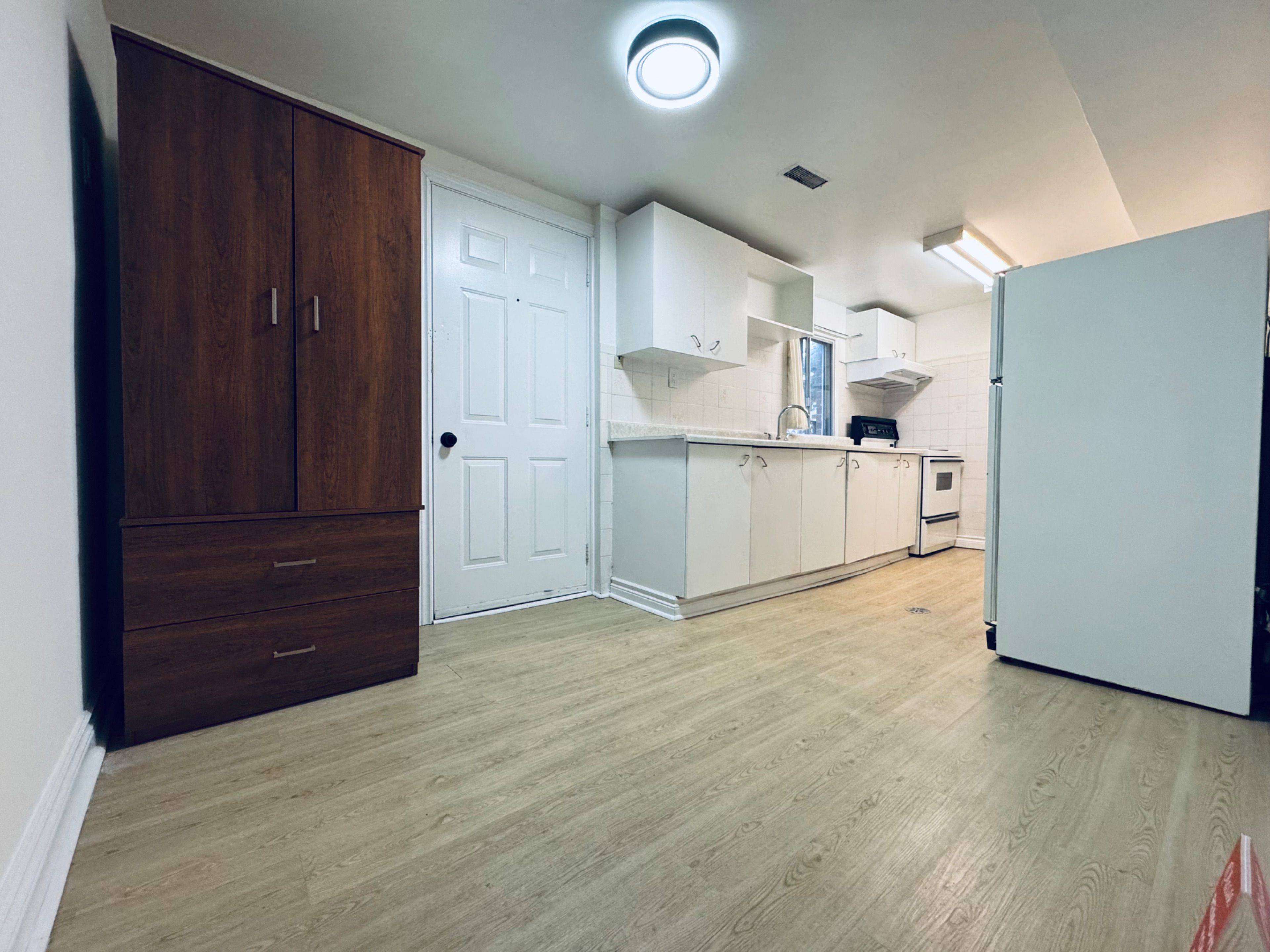 Mississauga, ON L5C 3M2,4145 Quaker Hill DR #2