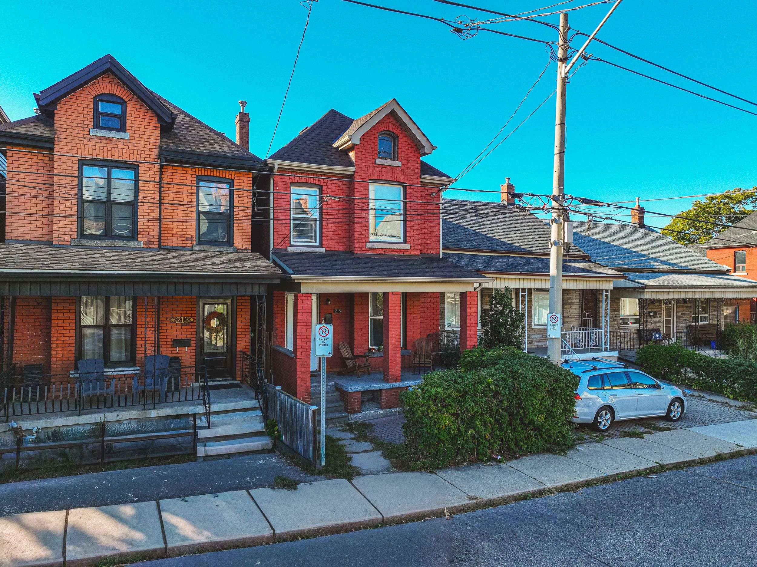 Hamilton, ON L8L 4W2,215 Mary ST