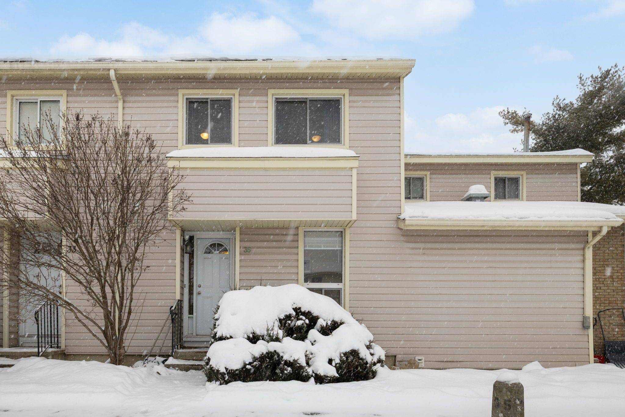 Barrhaven, ON K2J 1M8,35 Malvern DR