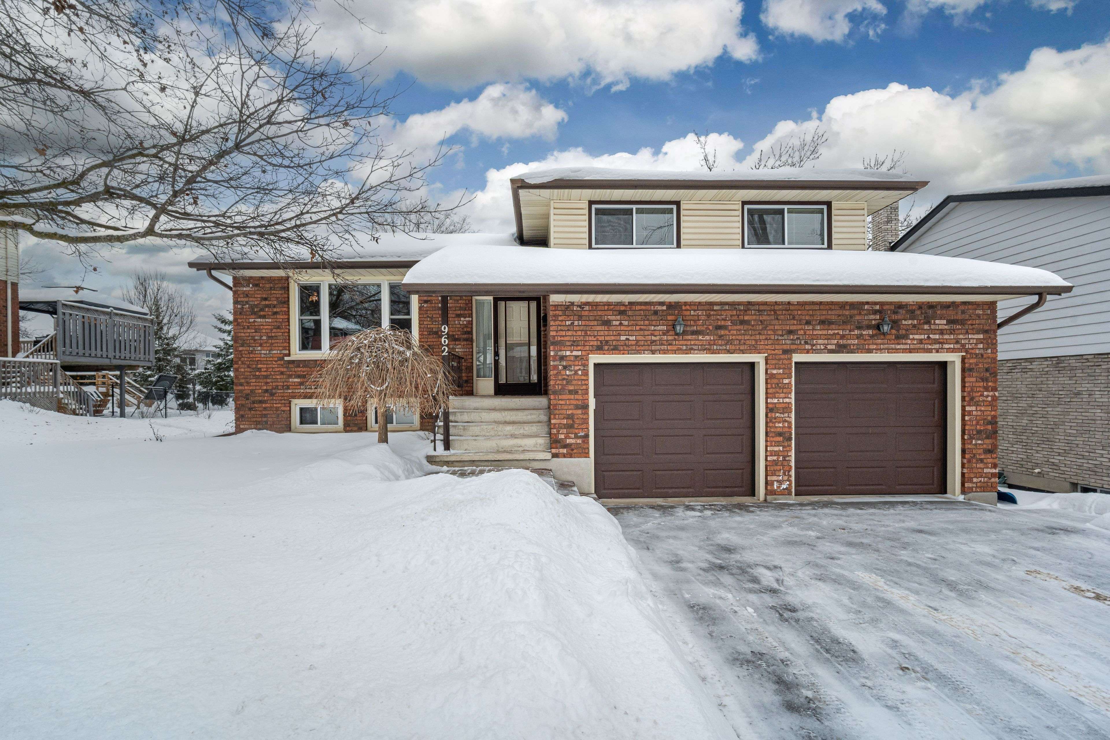 Peterborough, ON K9J 7W4,962 Golfview RD