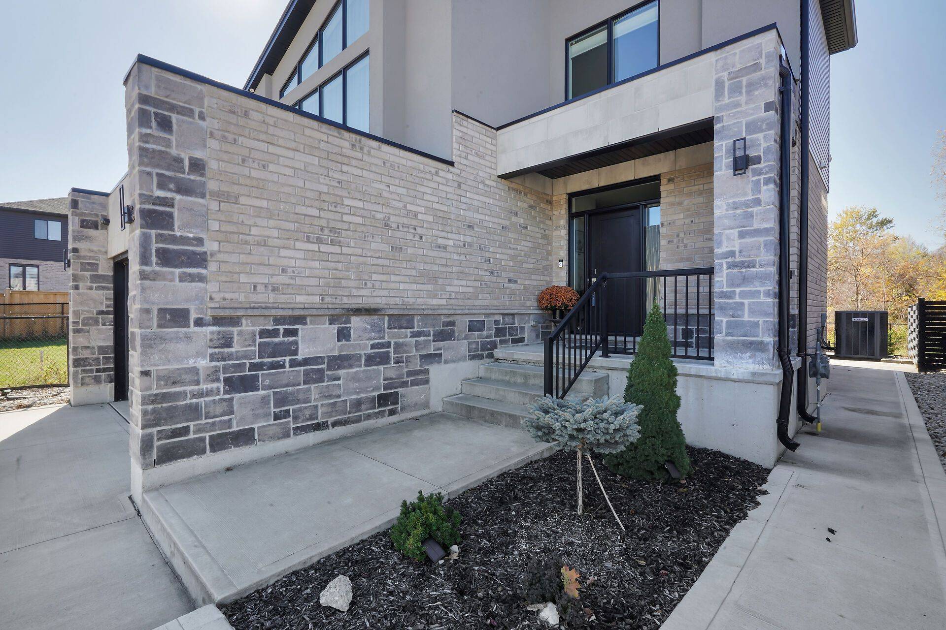 London North, ON N6G 0E2,1422 Lawson RD